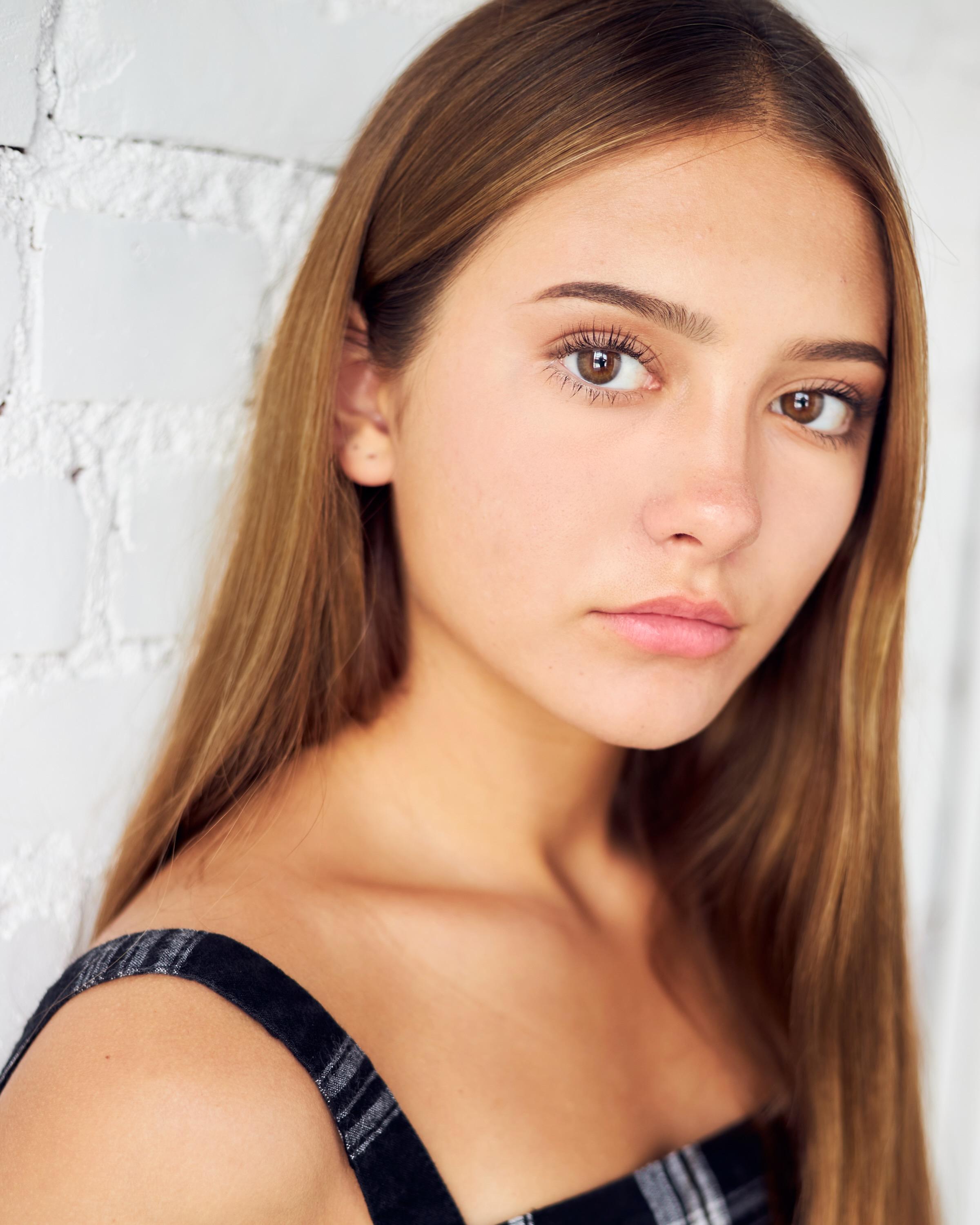 actor Elyse Cole large photo