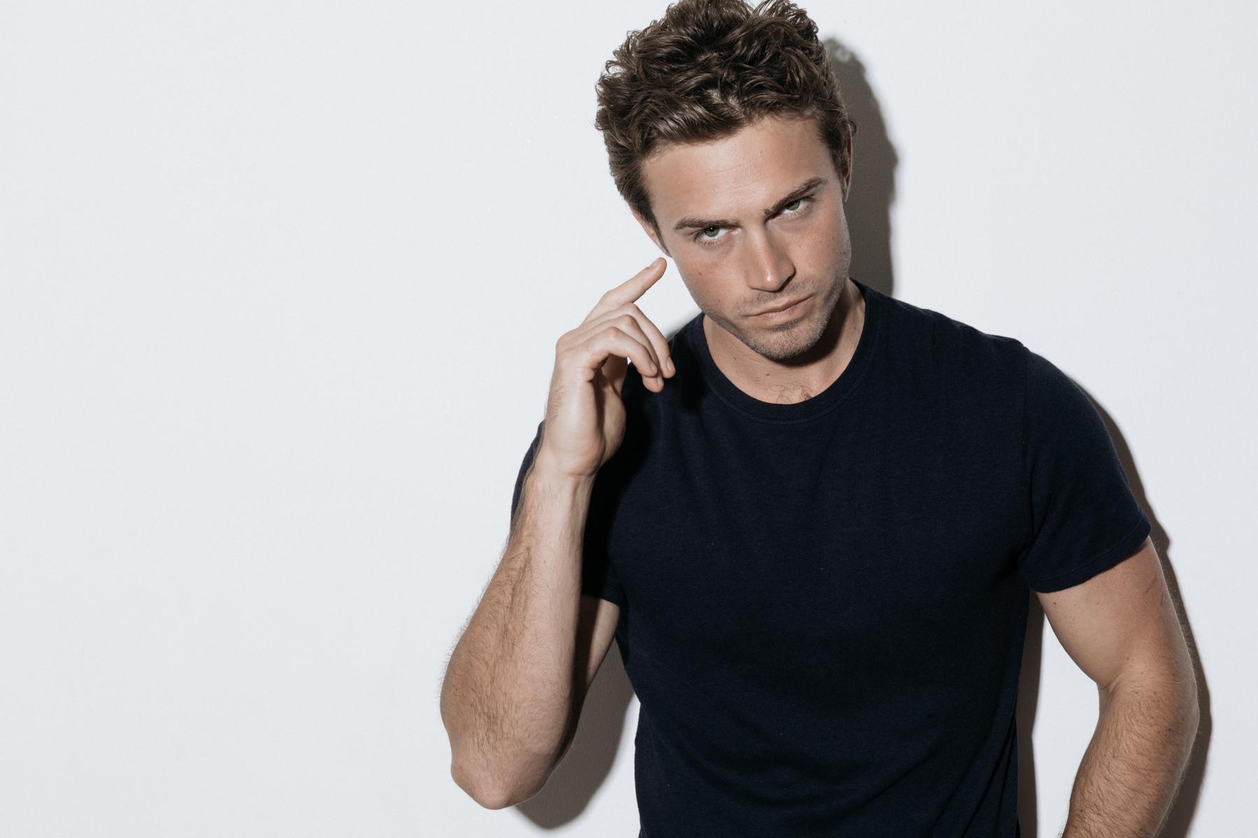 actor Paul James Jordan large photo