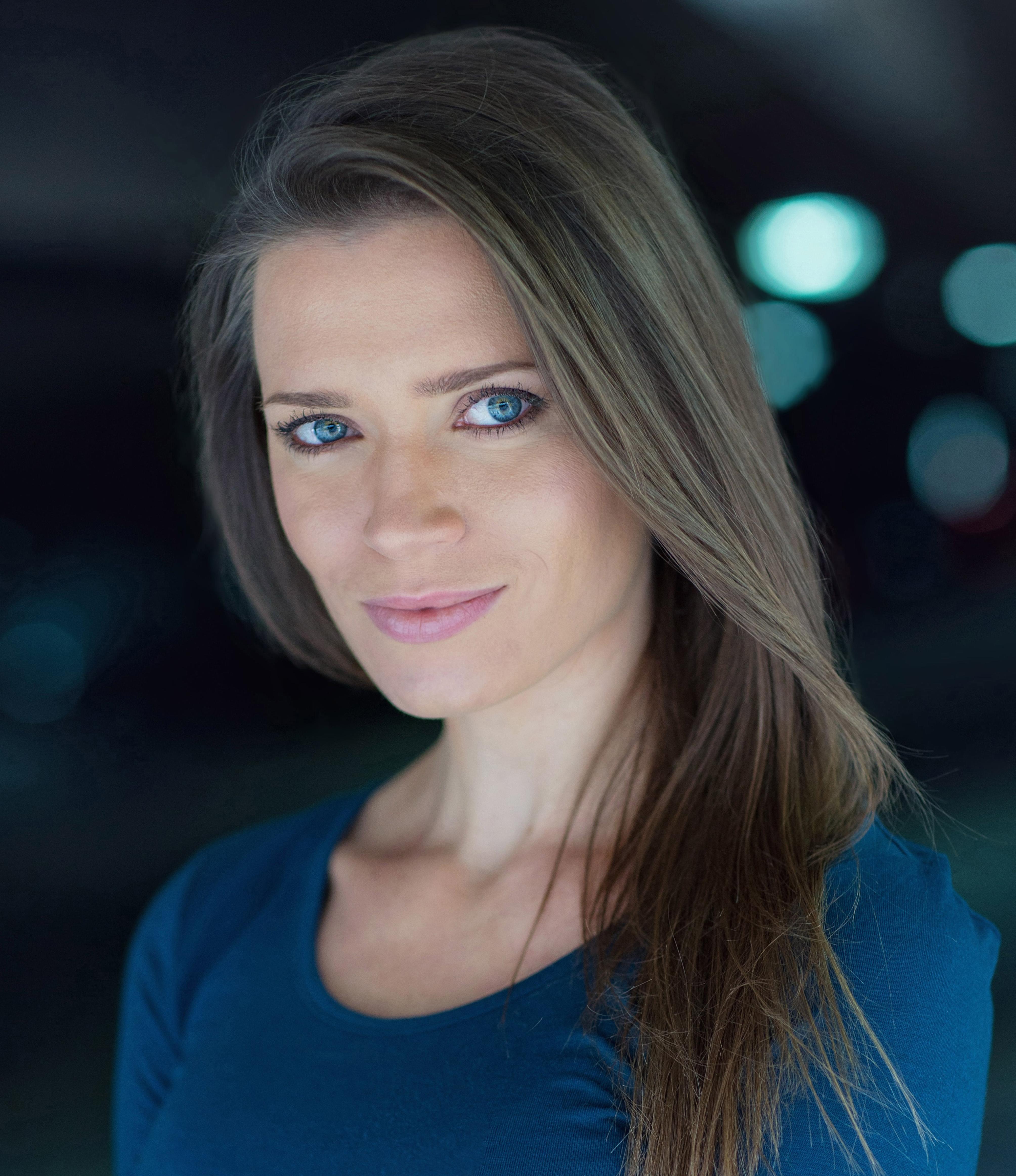 actor Marina Hova large photo