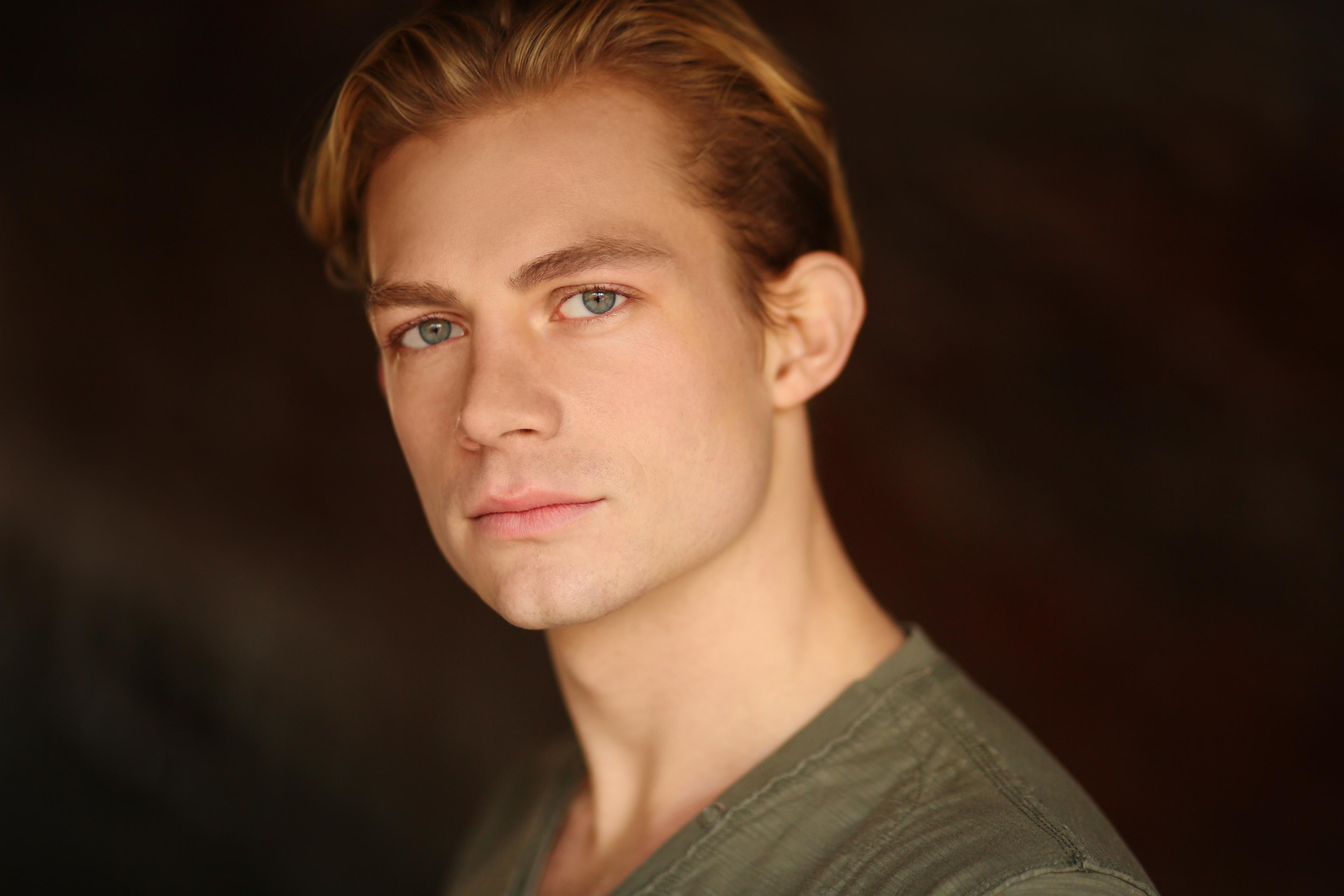 actor Zach Fifer large photo