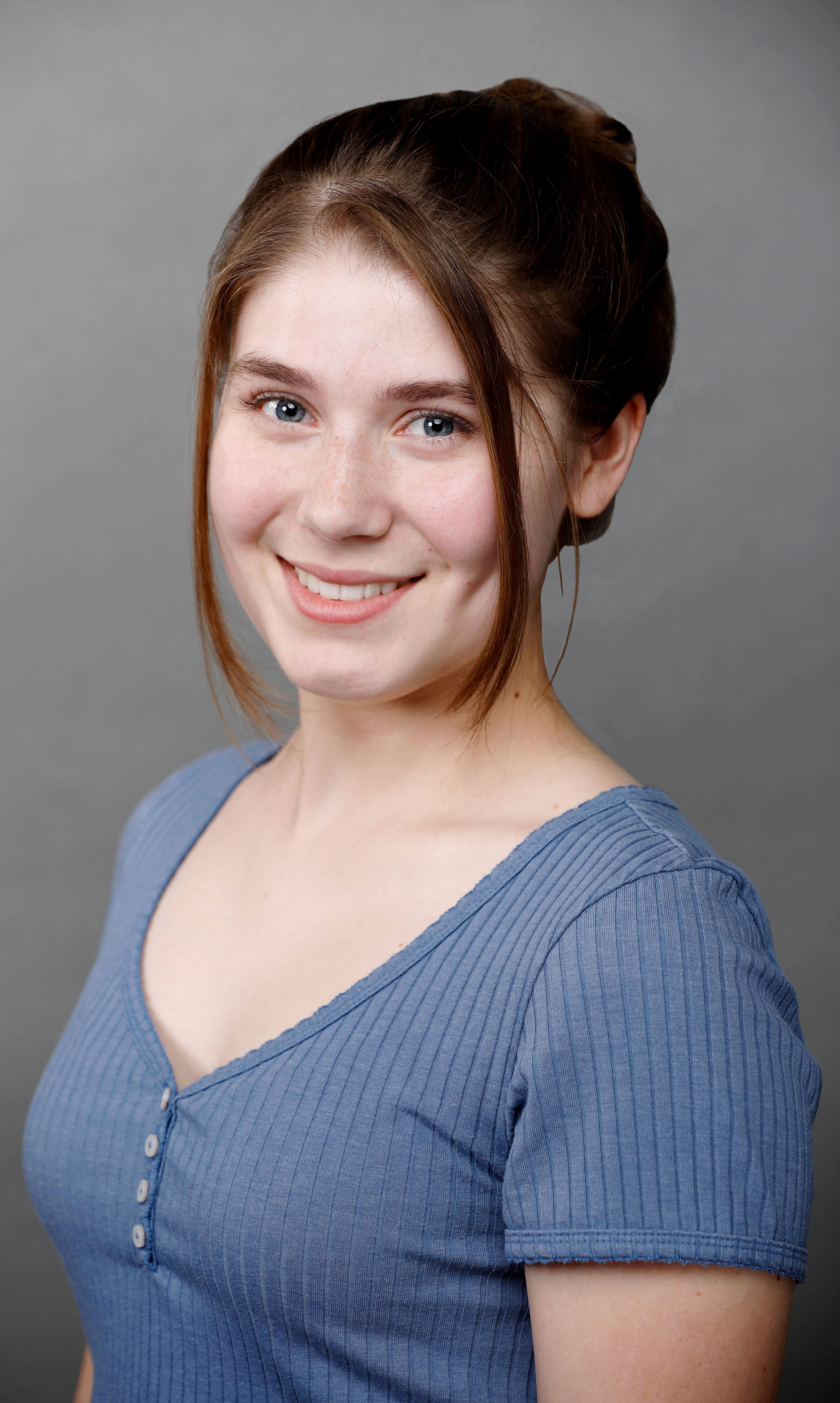 actor Allison Suzanne Bryer large photo