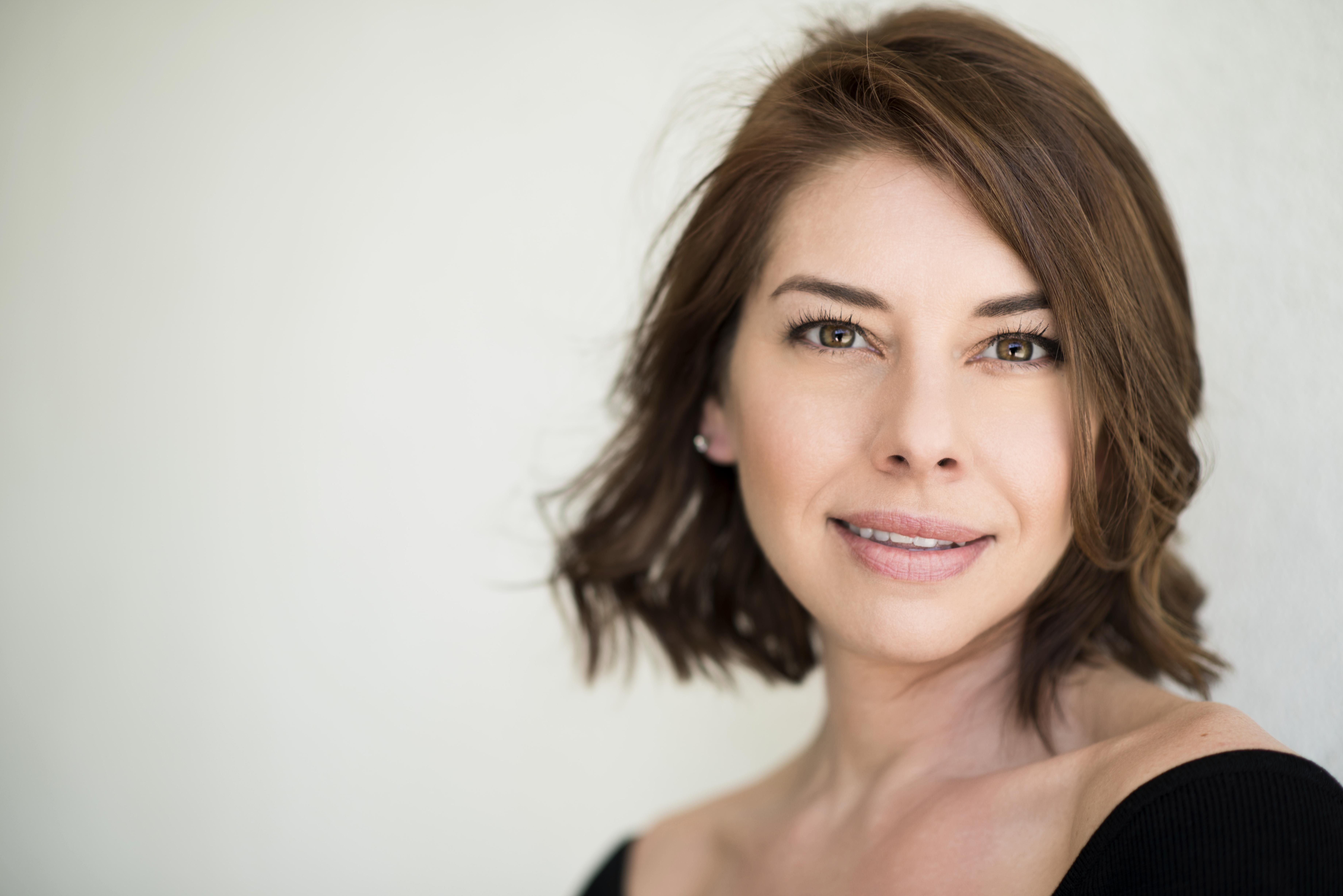 actor Caitlin Grace large photo