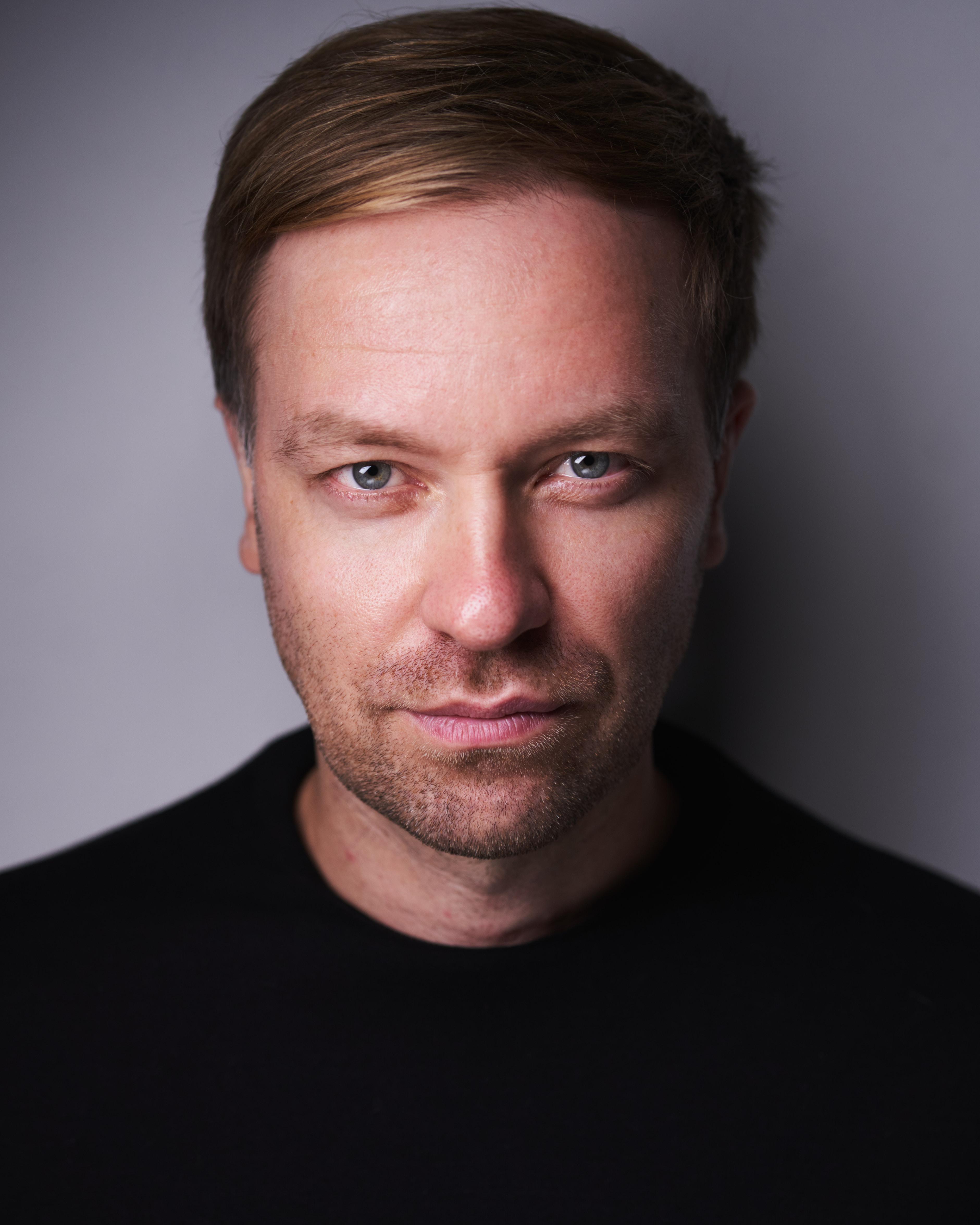 actor Yauhen Brasaus large photo