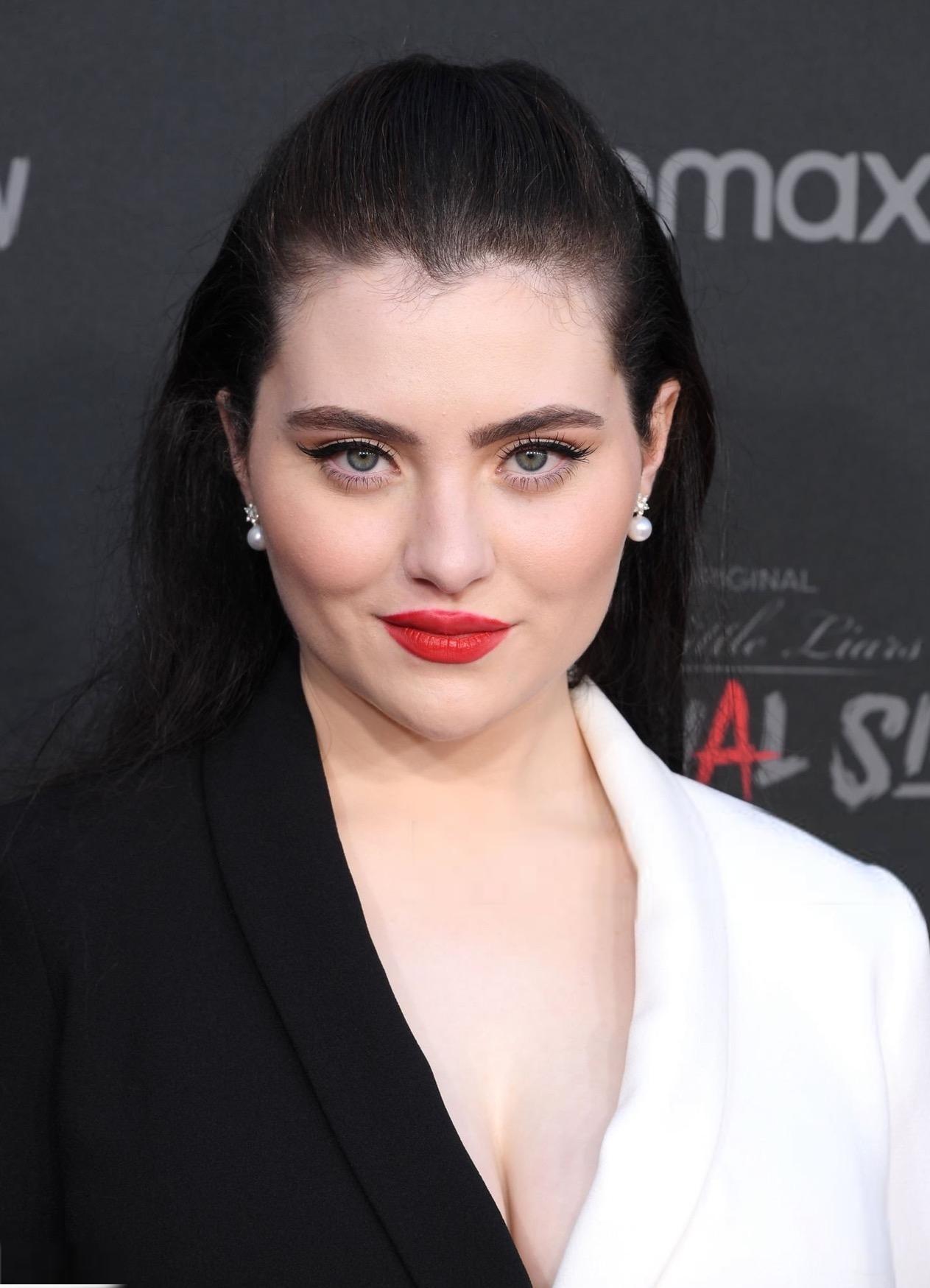 actor Lilla Crawford large photo