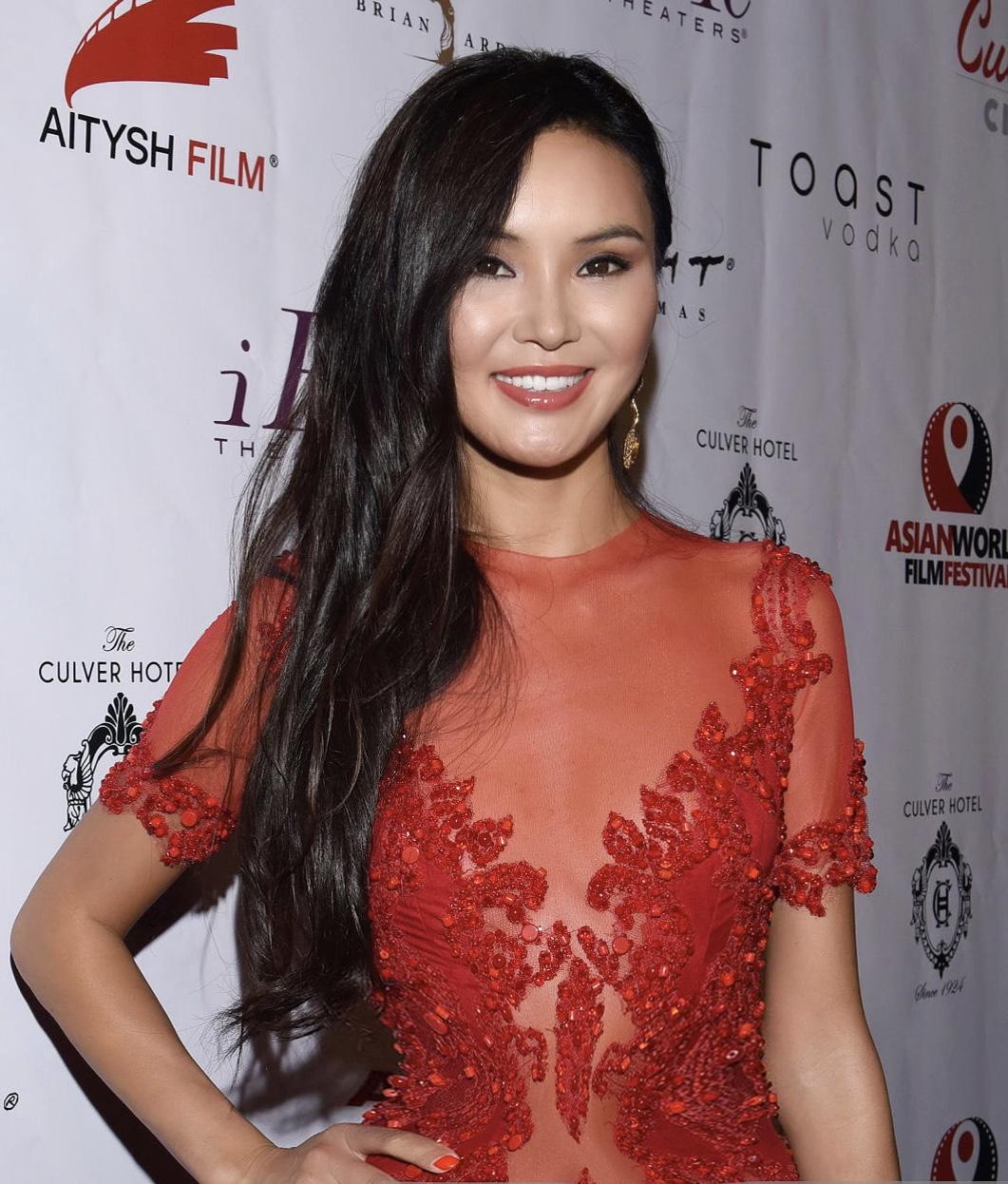 actor Soo Yeon Lee large photo