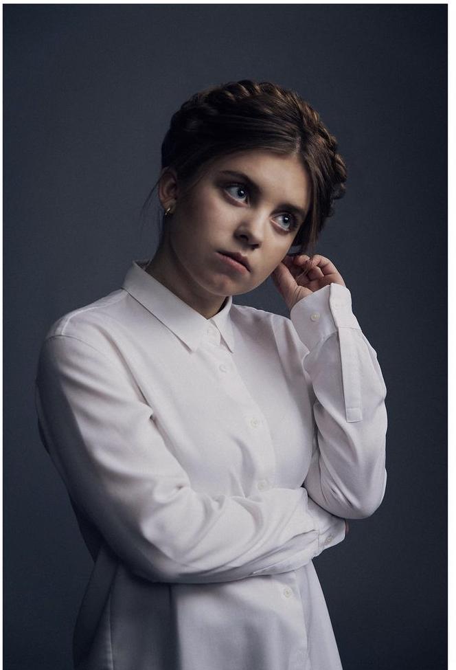 actor Kate Hallett large photo