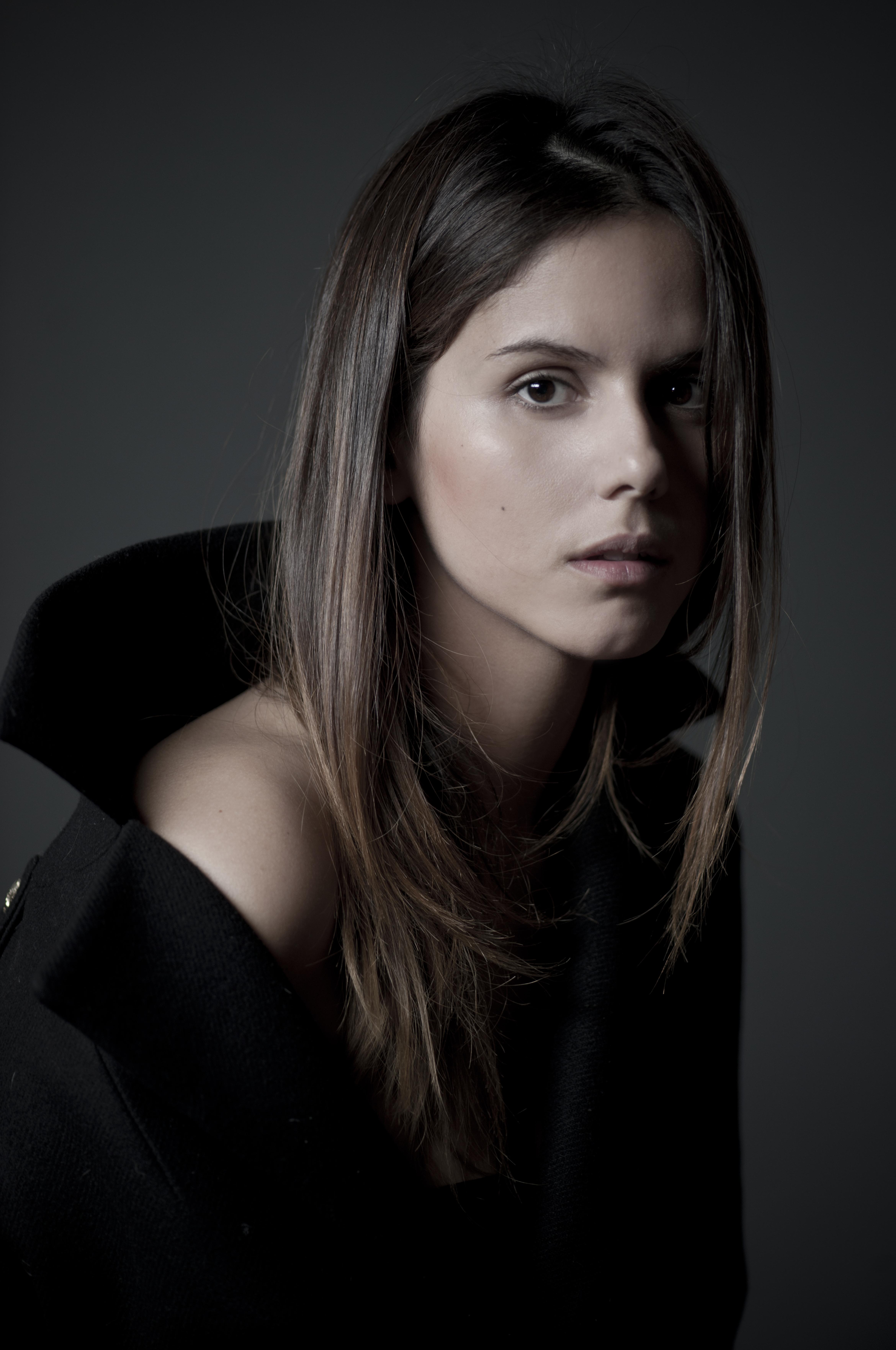 actor Caroline Ivari large photo