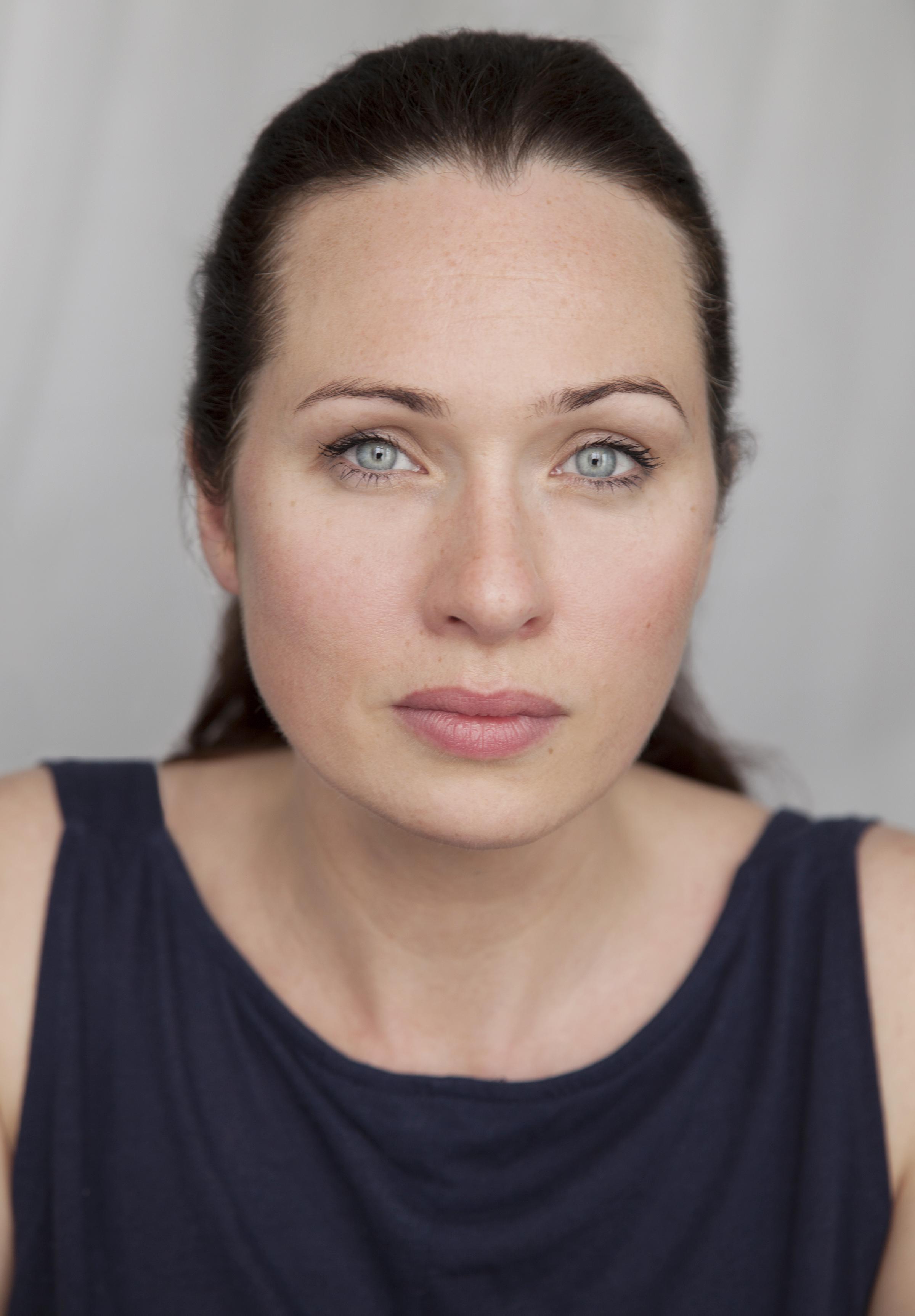 actor Elaine Kennedy large photo