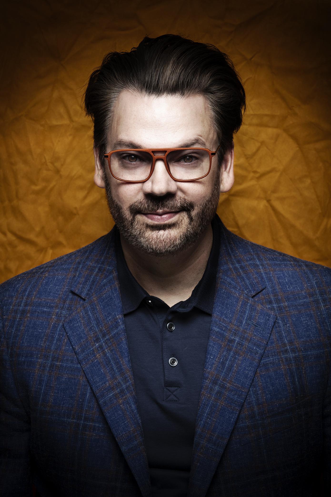 actor Derek Hughes large photo