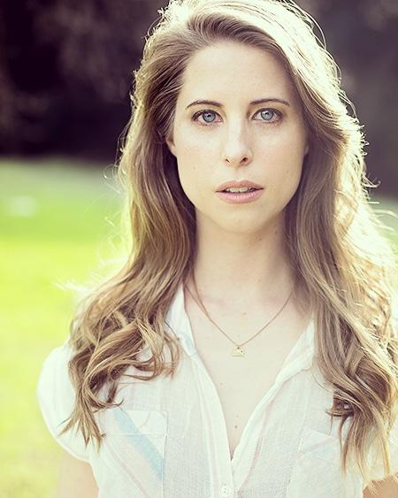 actor Lara Thomas Ducey large photo