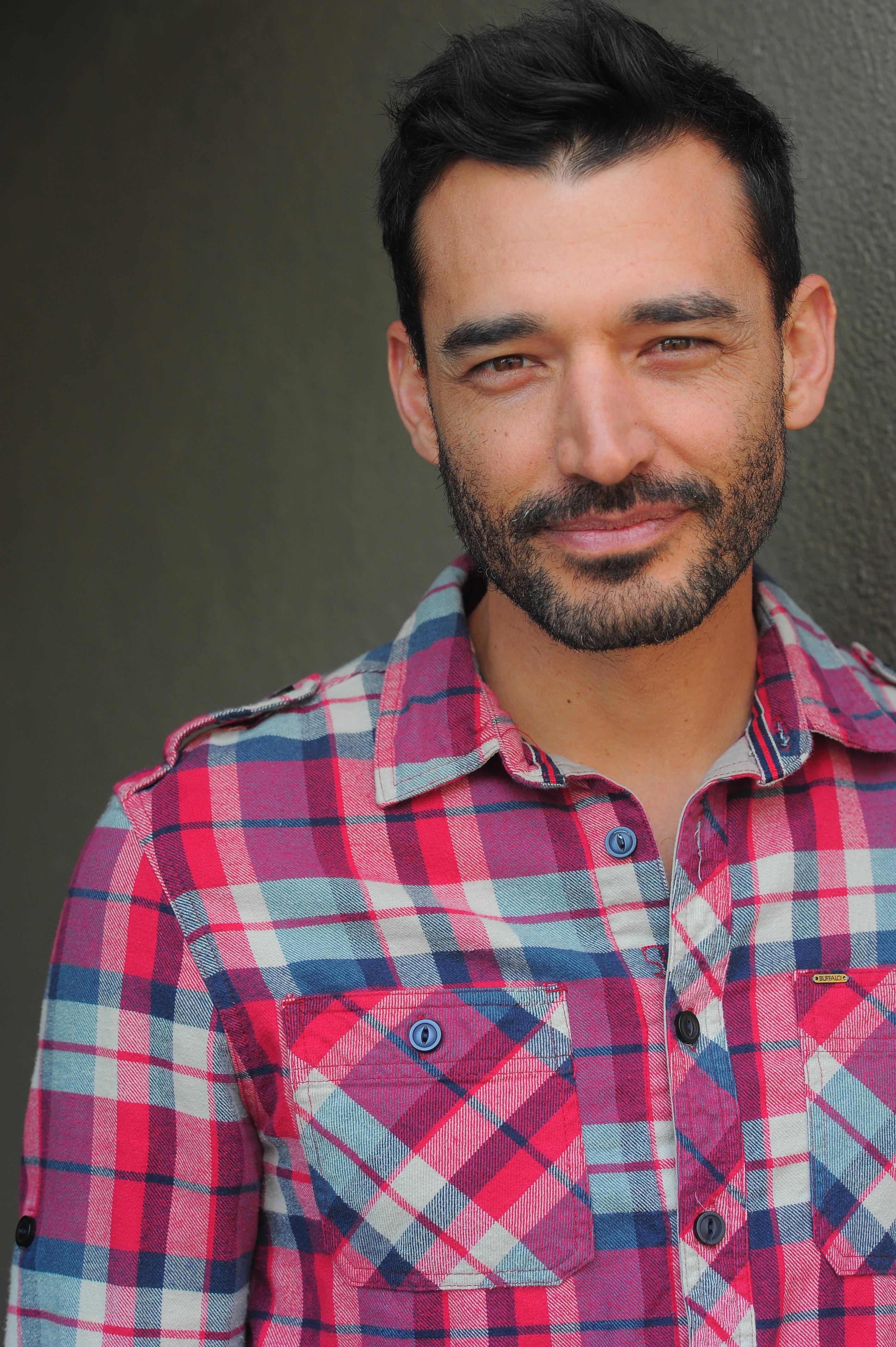 actor Eddie Kaulukukui large photo