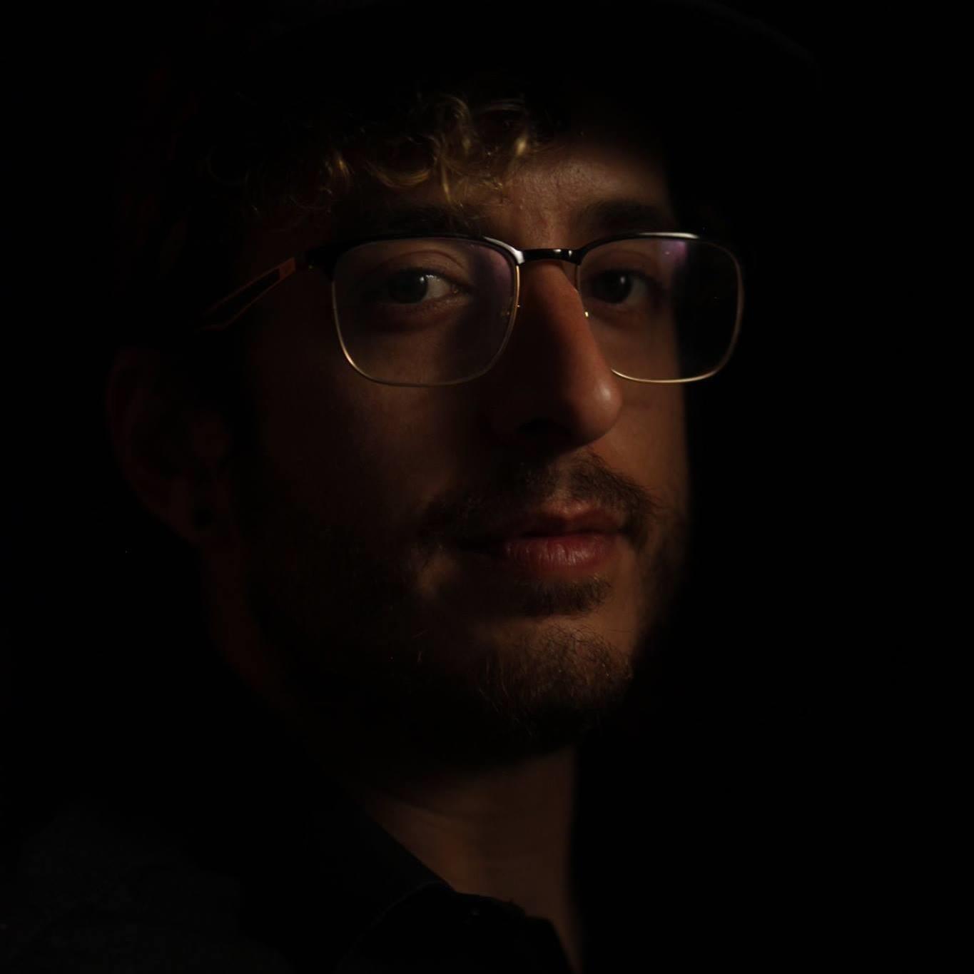 actor Darren Barzegar large photo