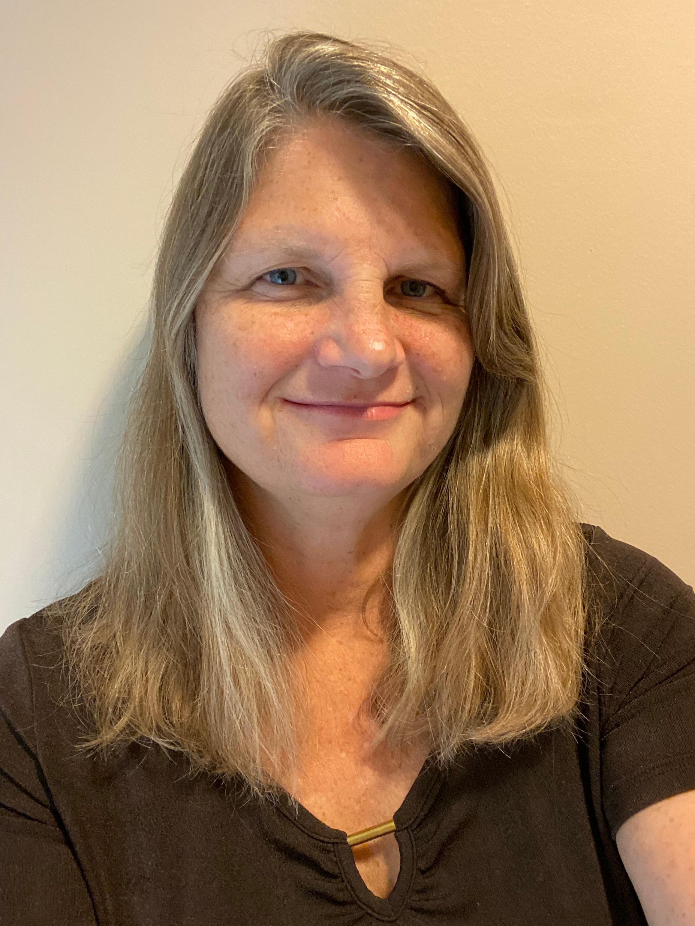 actor Stephanie Marrinan large photo