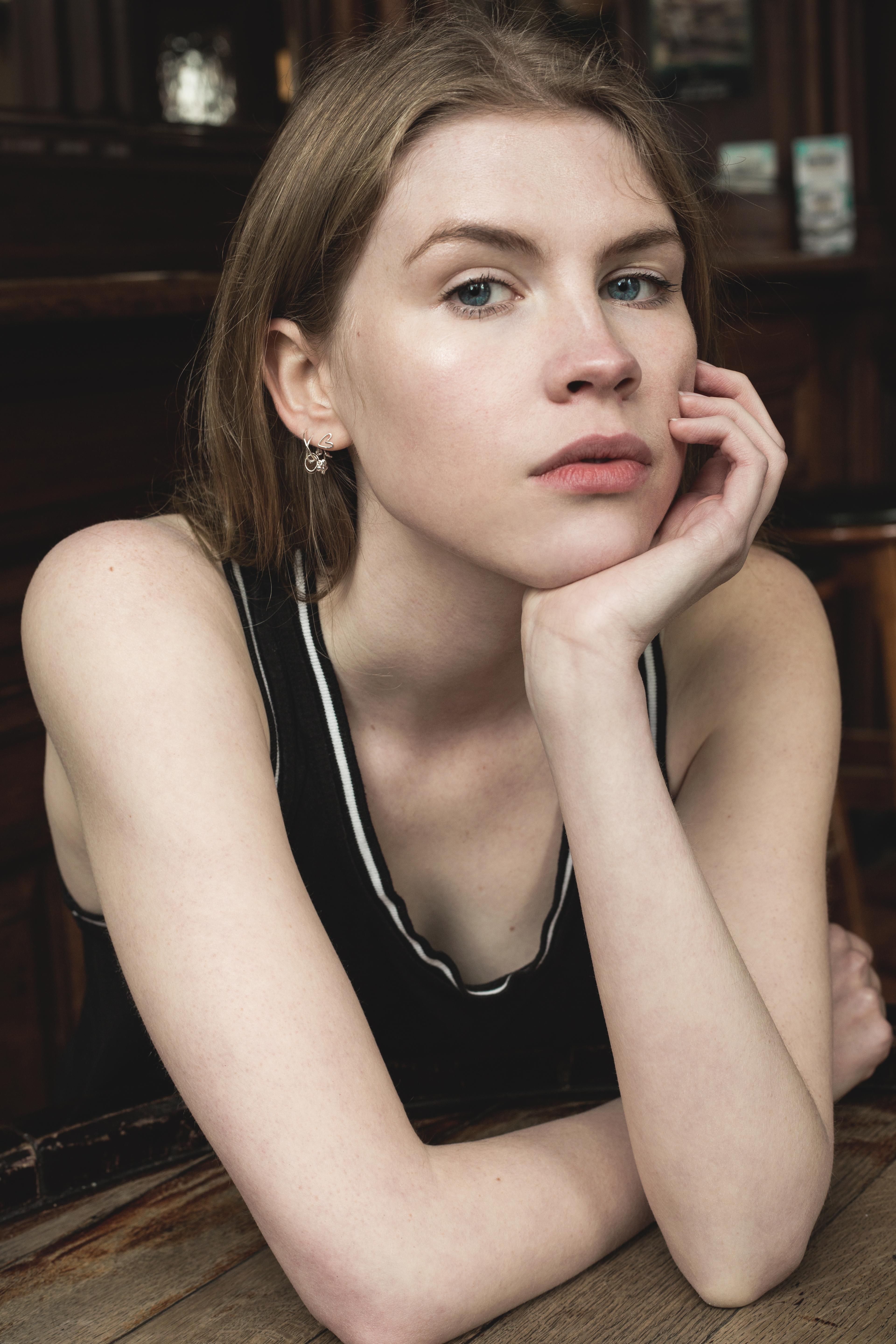 actor Eve Connolly large photo