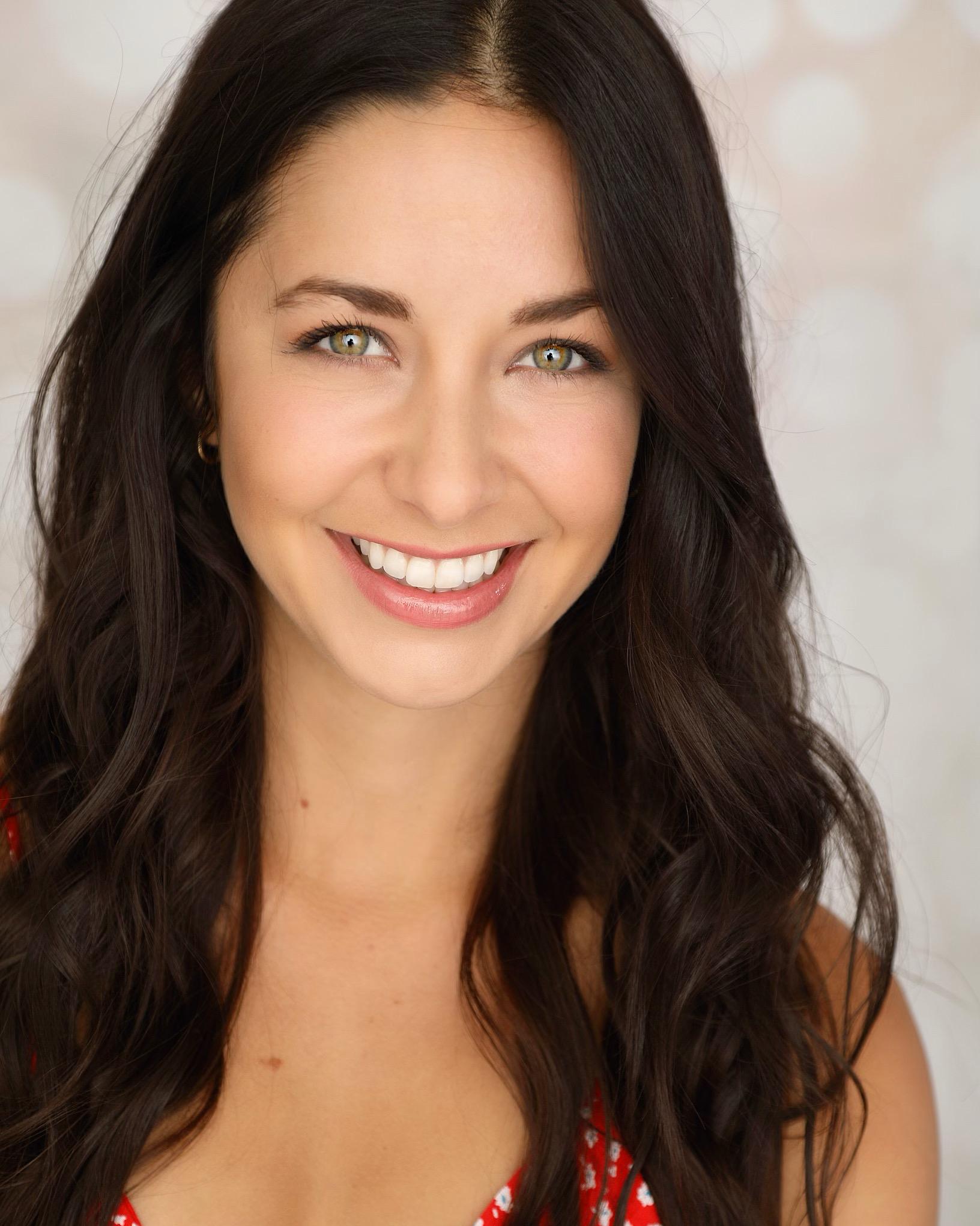 actor Adriana Leonard large photo