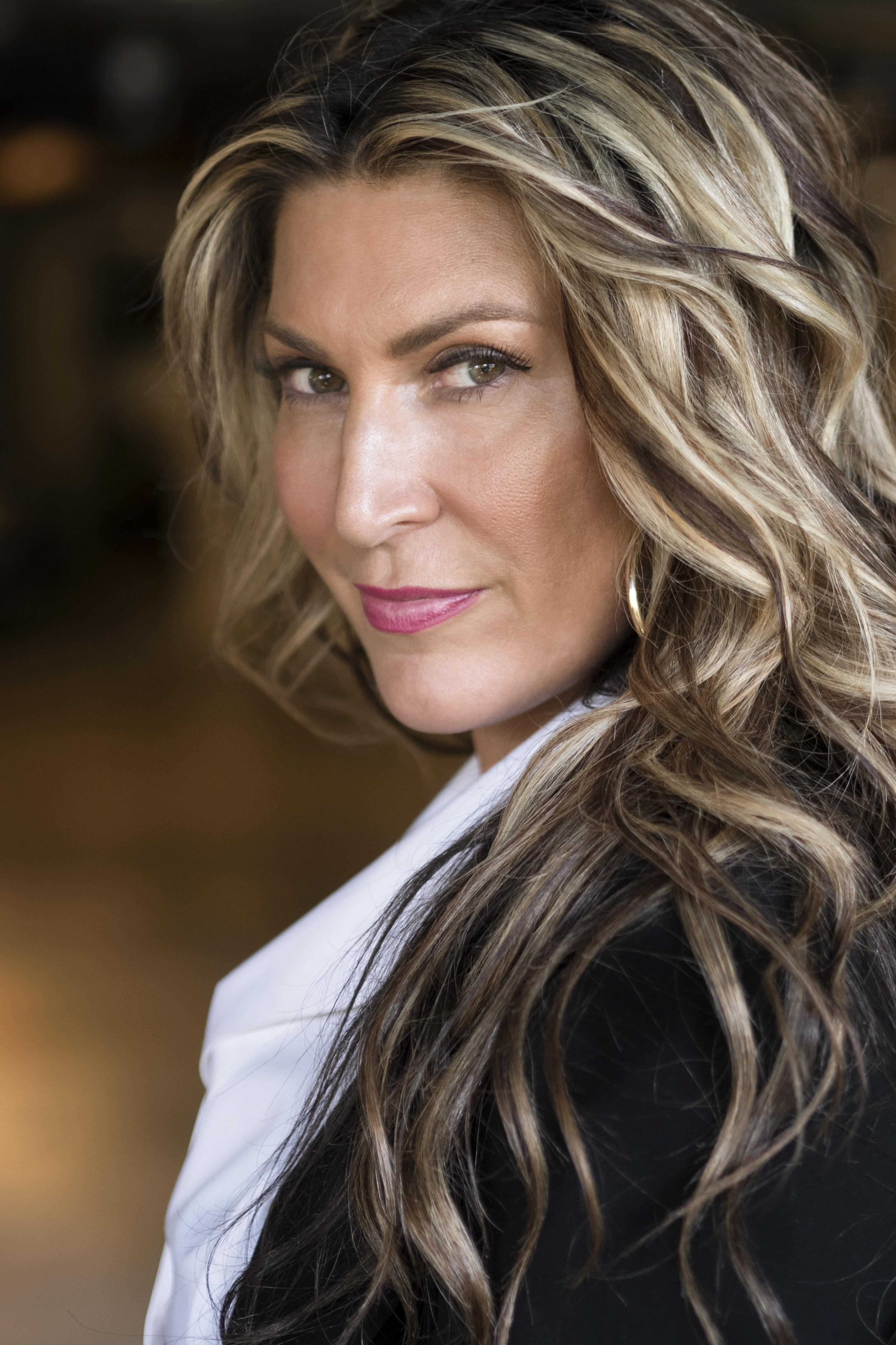 actor Keri Marrone large photo