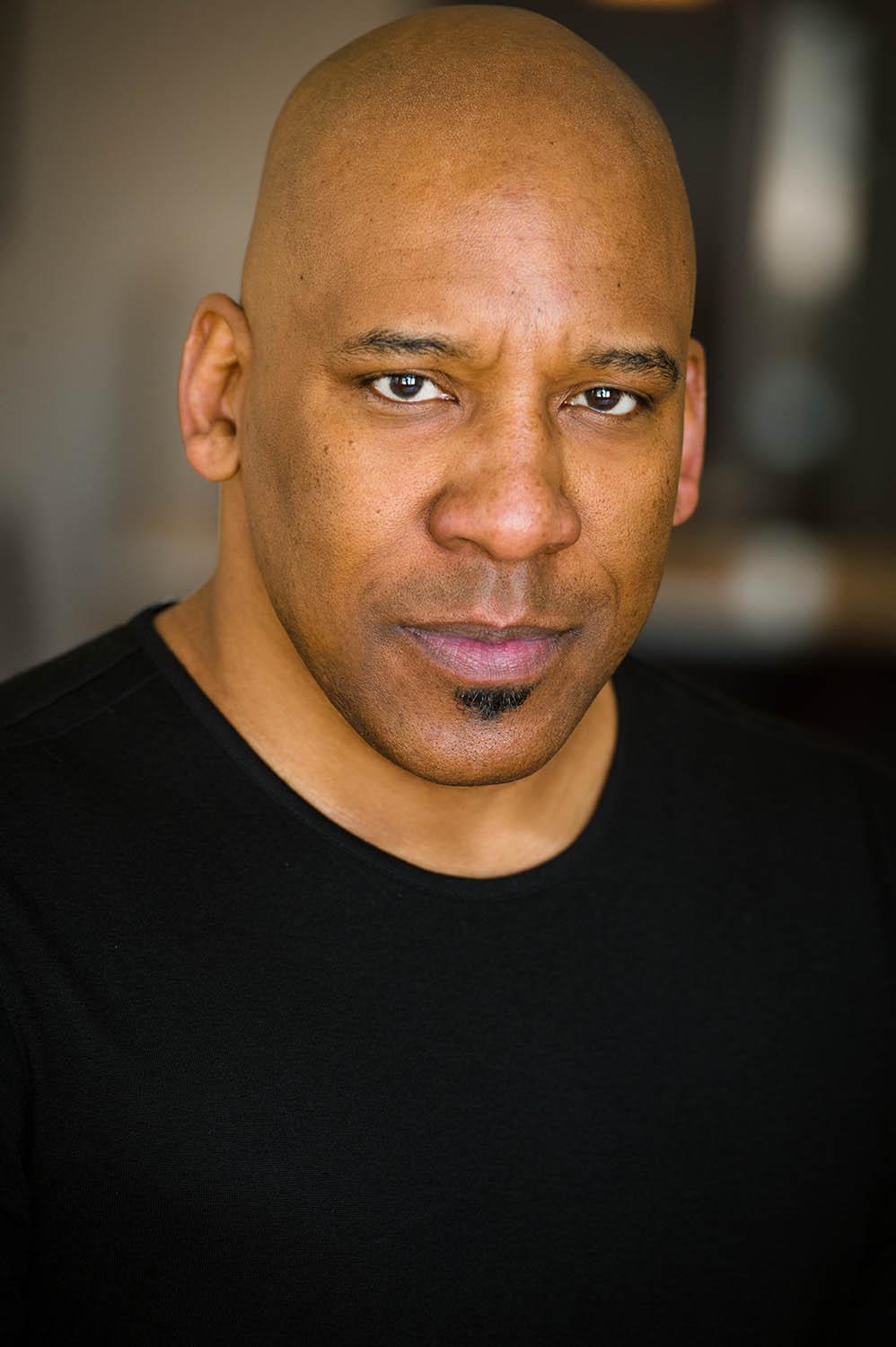 actor Ezra Knight large photo