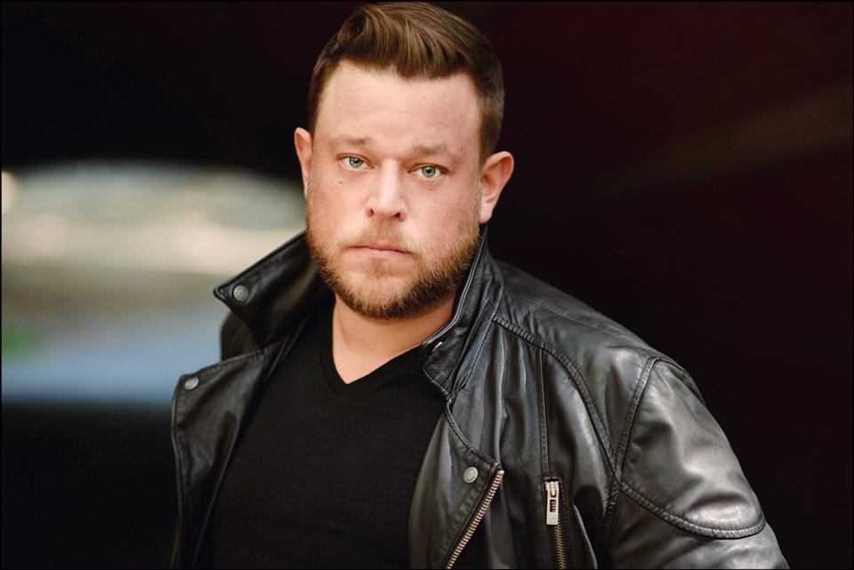 actor Andrew Kaempfer large photo