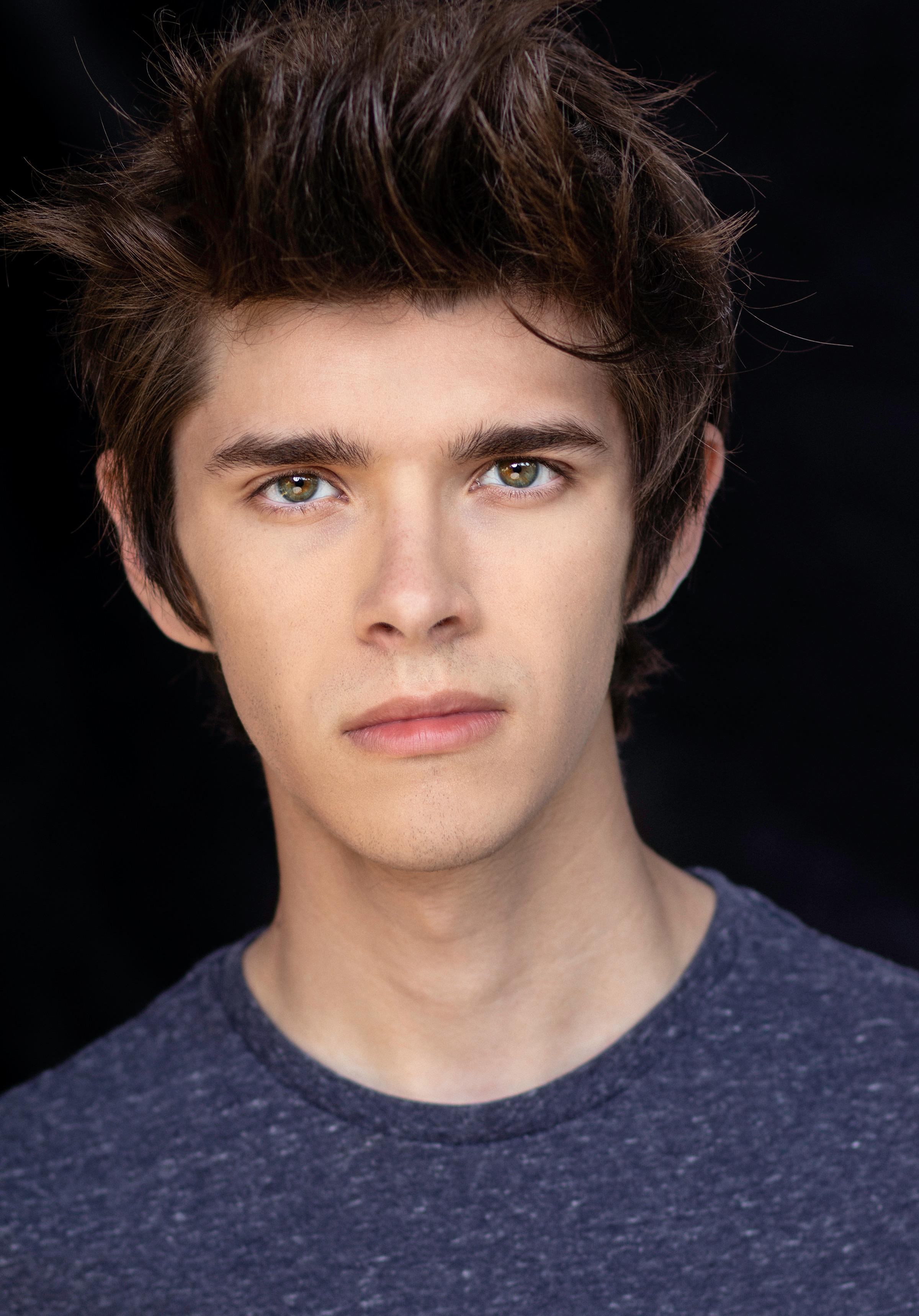 actor Mateo Simon large photo