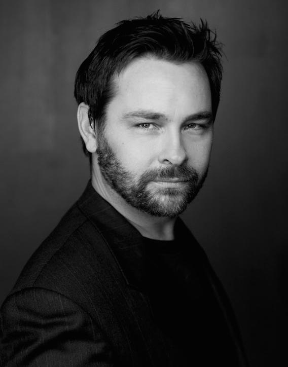 actor Mark McIntyre large photo