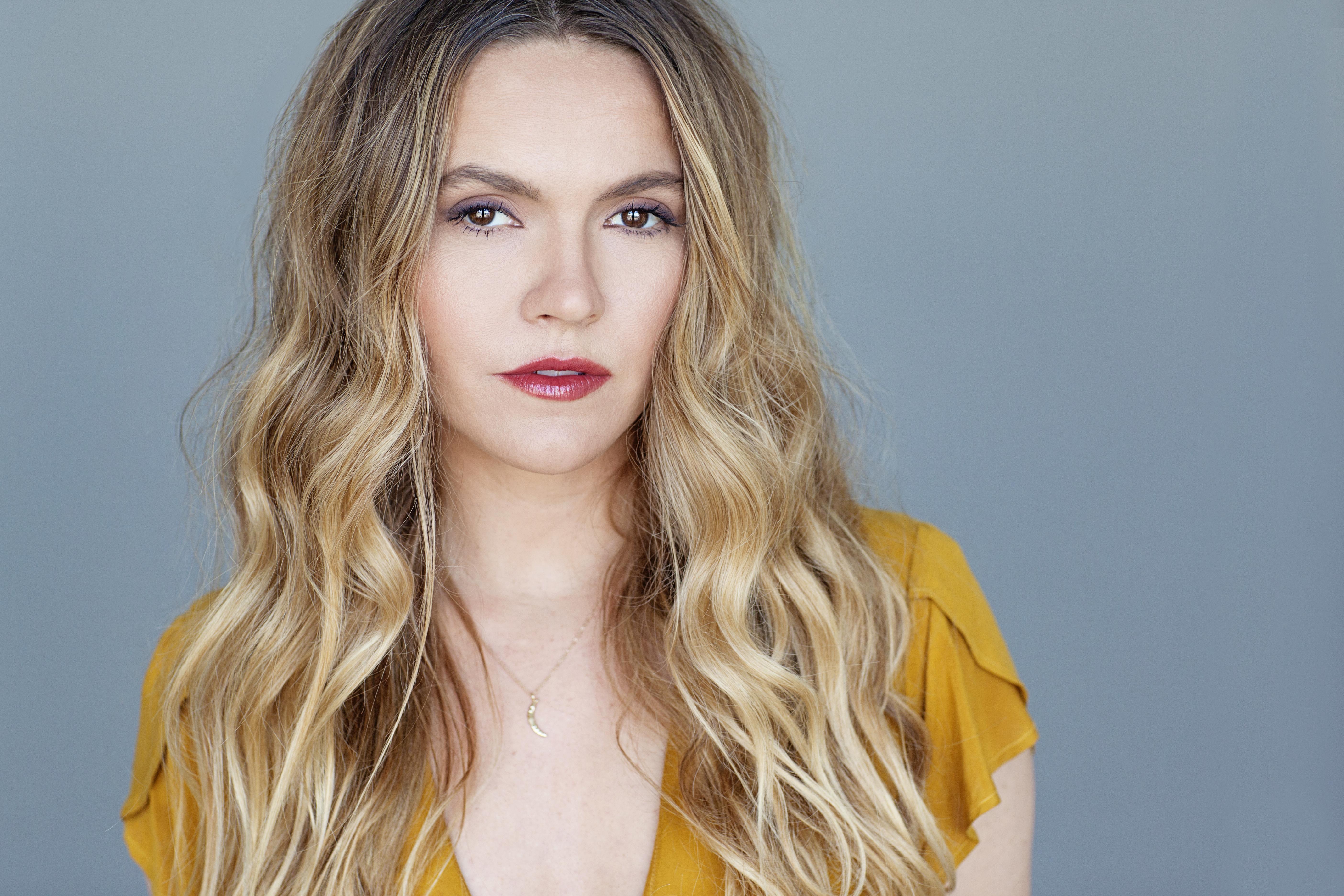 actor Lulu Brud large photo