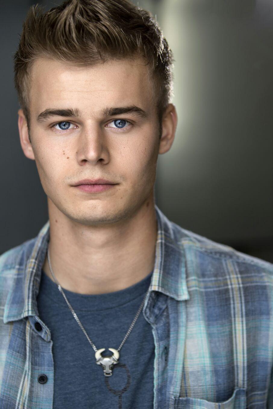 actor Tyler Osterkamp large photo