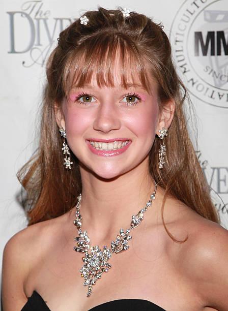 actor Abigail Schrader large photo