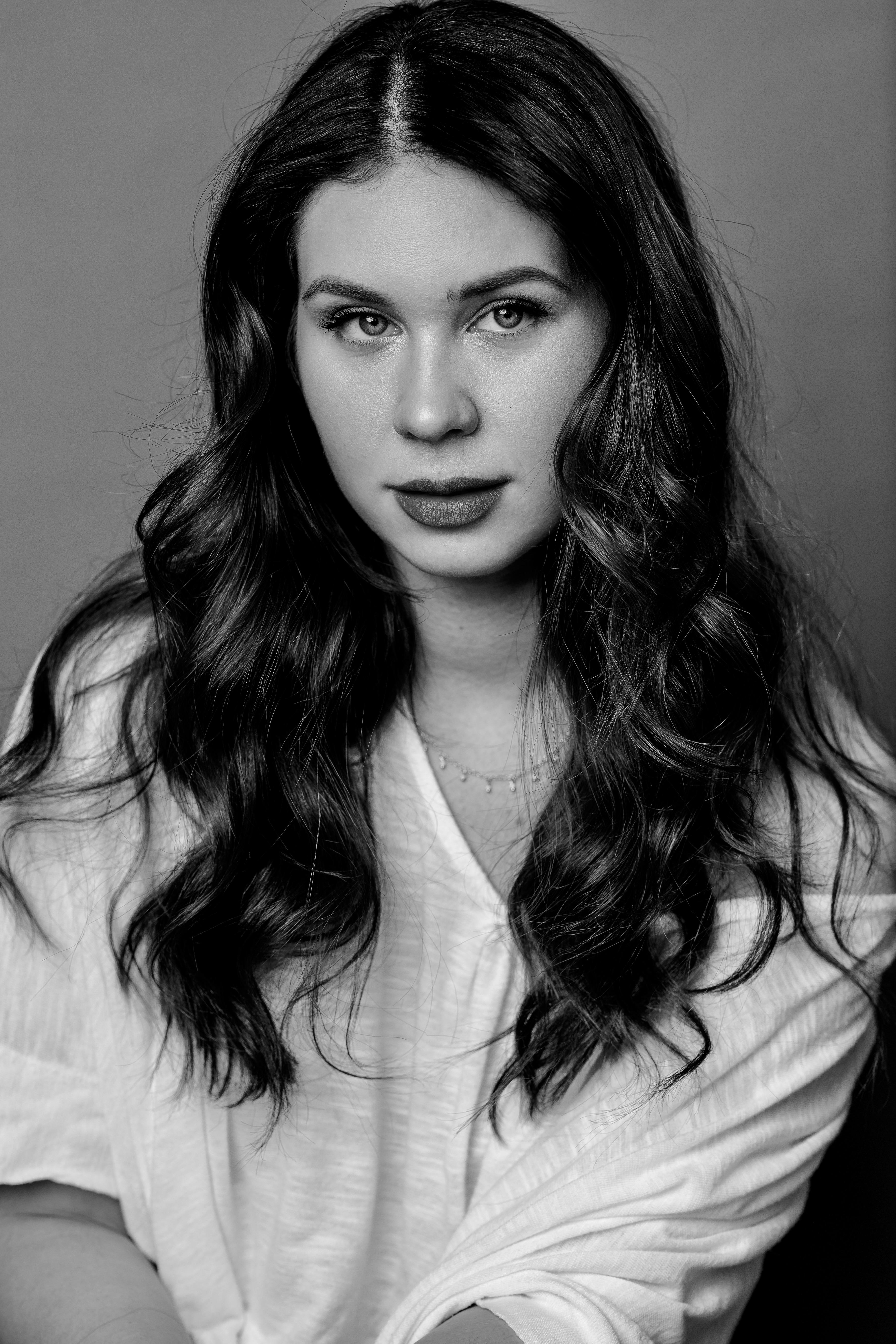 actor Calissa Hatfield large photo