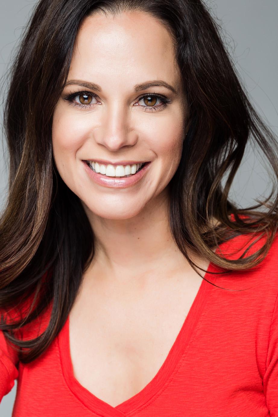 actor Lisa Barnes large photo