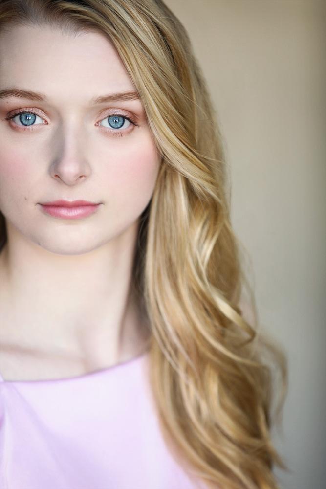 actor Caroline McKenzie large photo