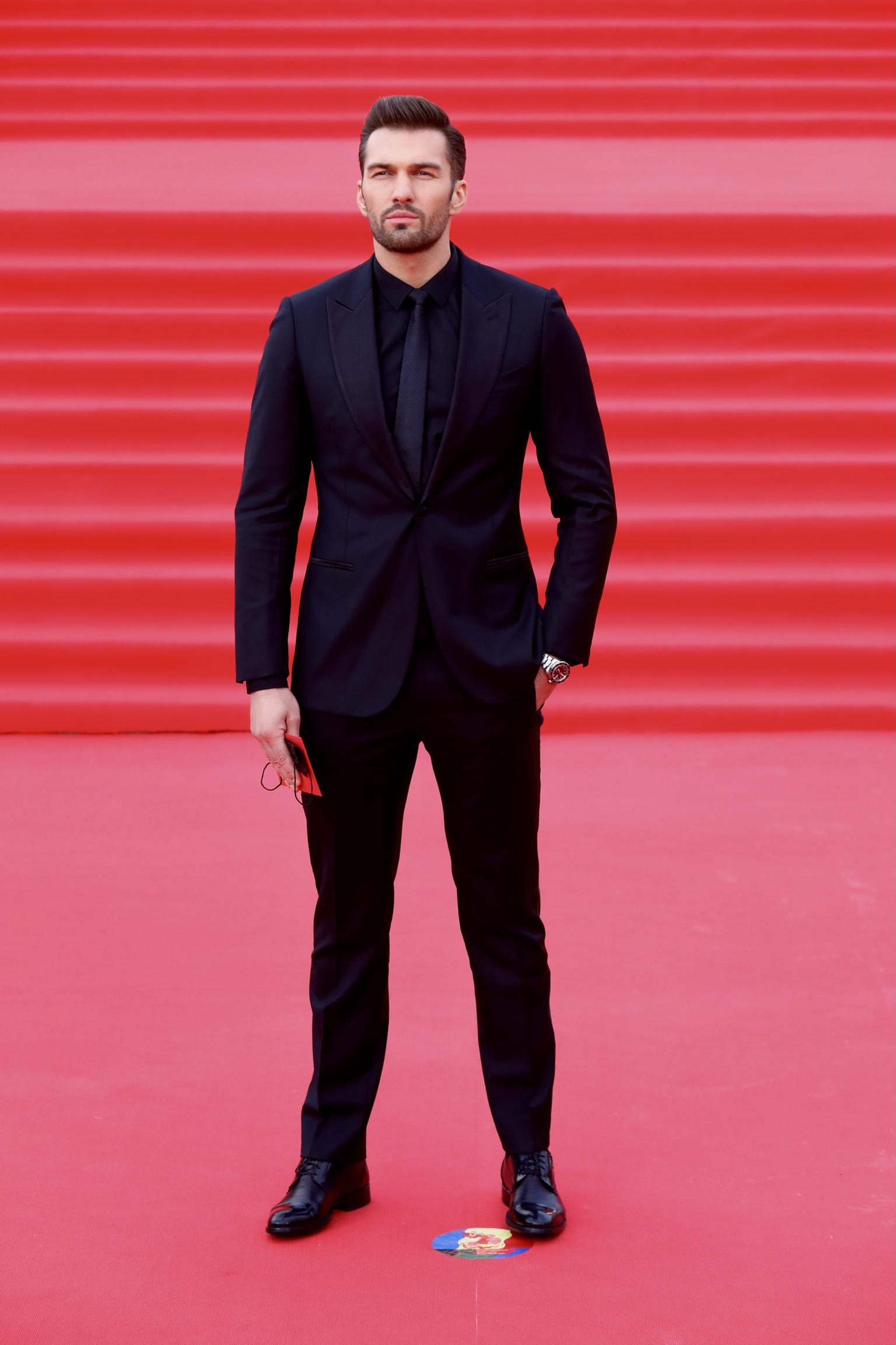 actor James Tratas large photo