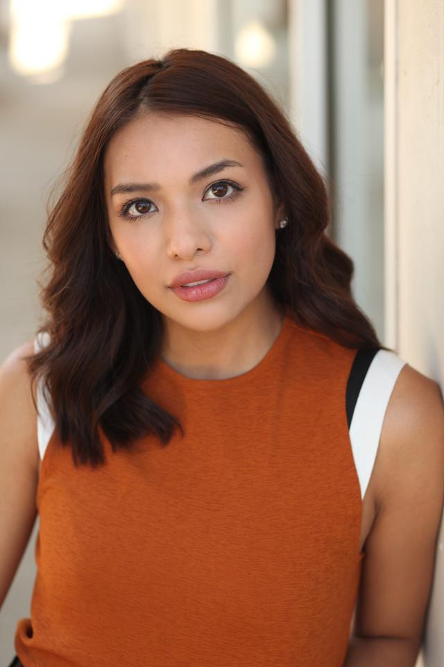 actor Julianne Cabrera large photo