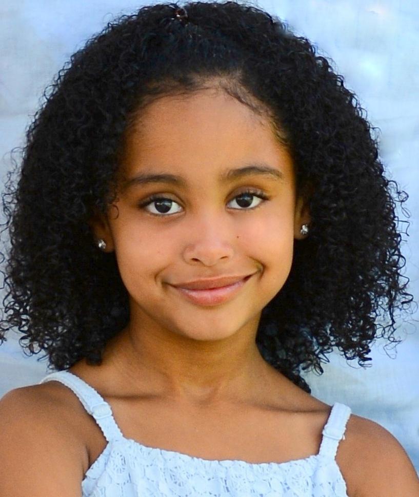 actor Leah Griffin large photo