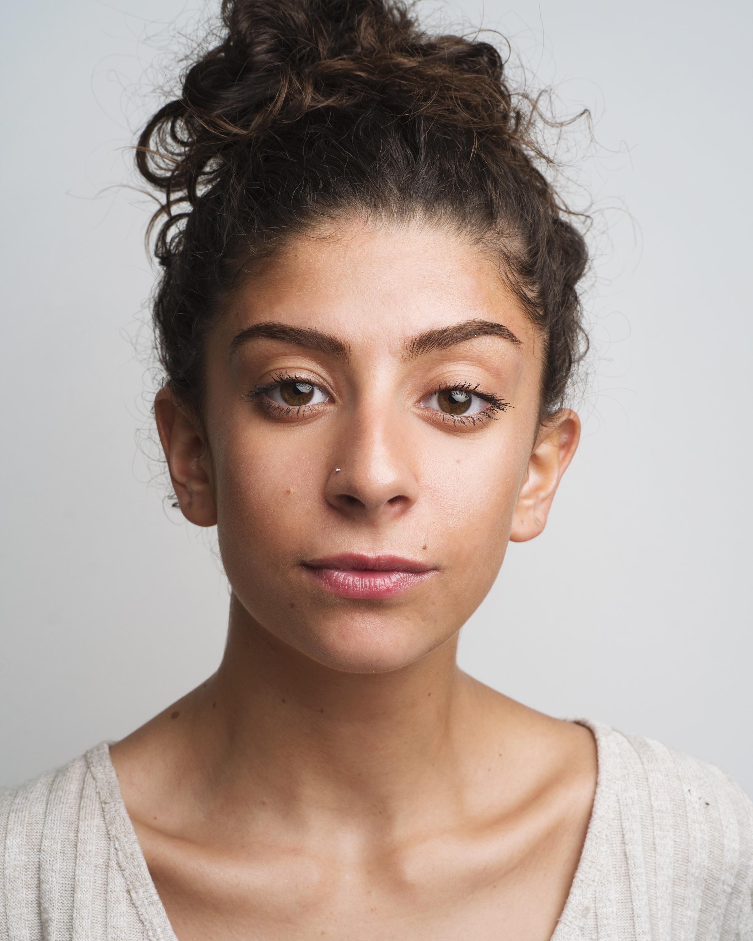 actor Anna Antoniades large photo