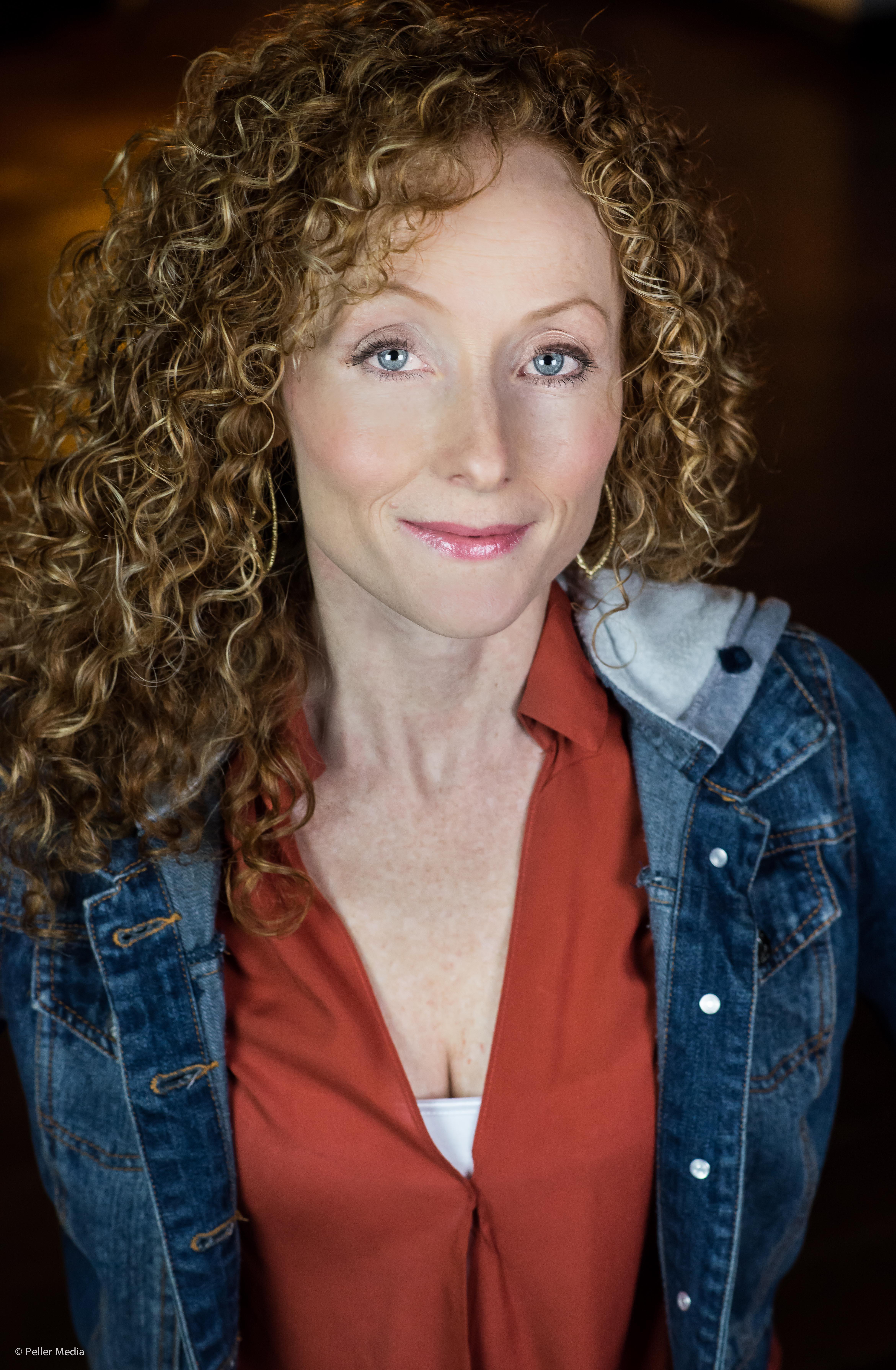 actor Giovanna Moore large photo