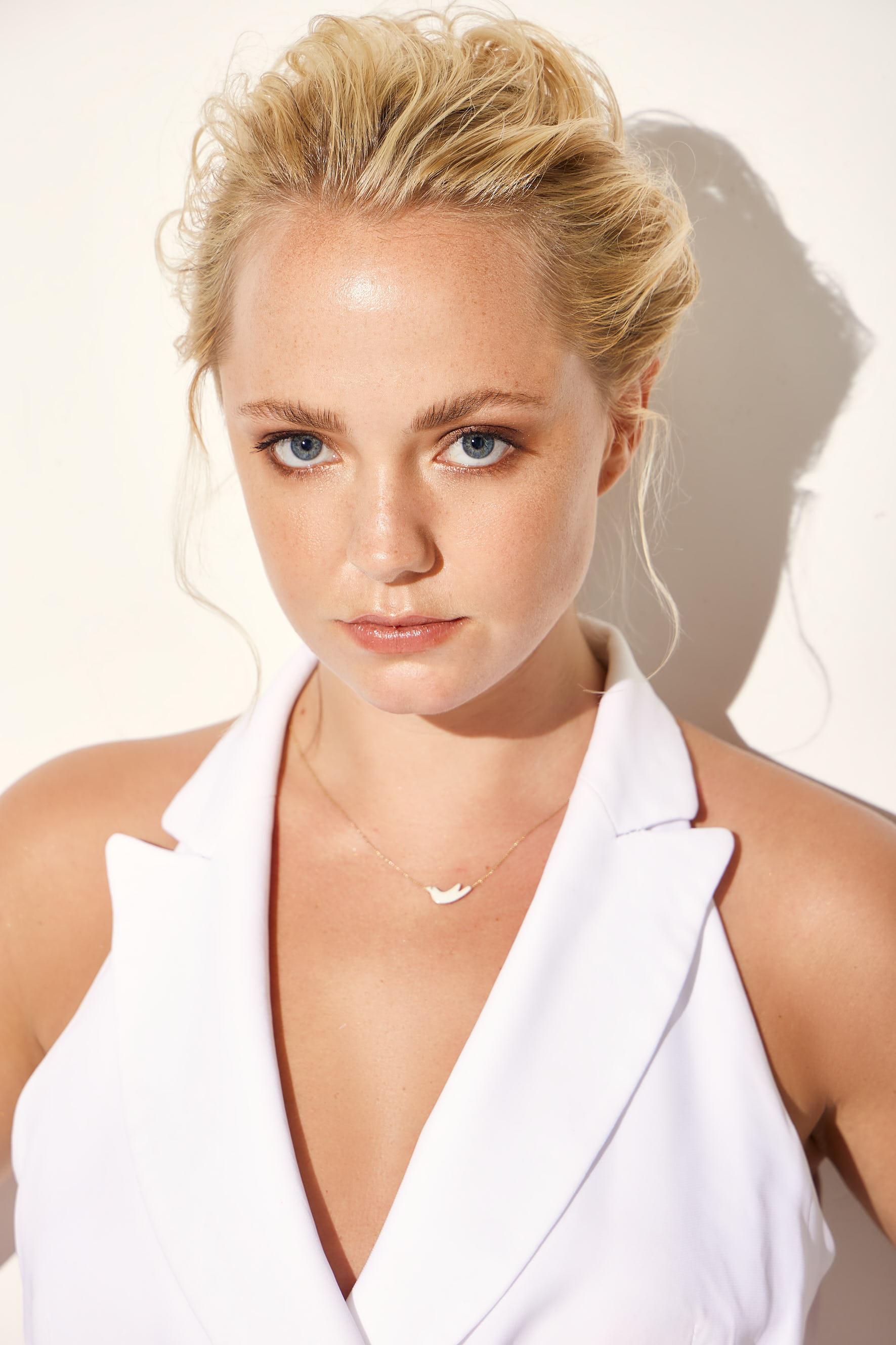 actor Ashley de Lange large photo