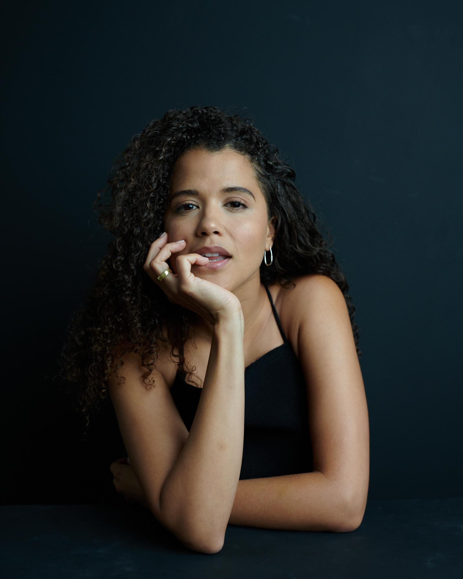 actor Kirsty Marillier large photo