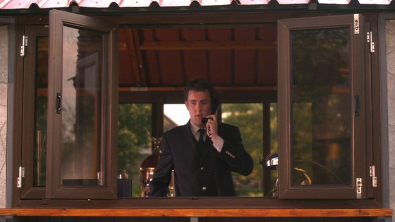 actor Andrew Mackay large photo