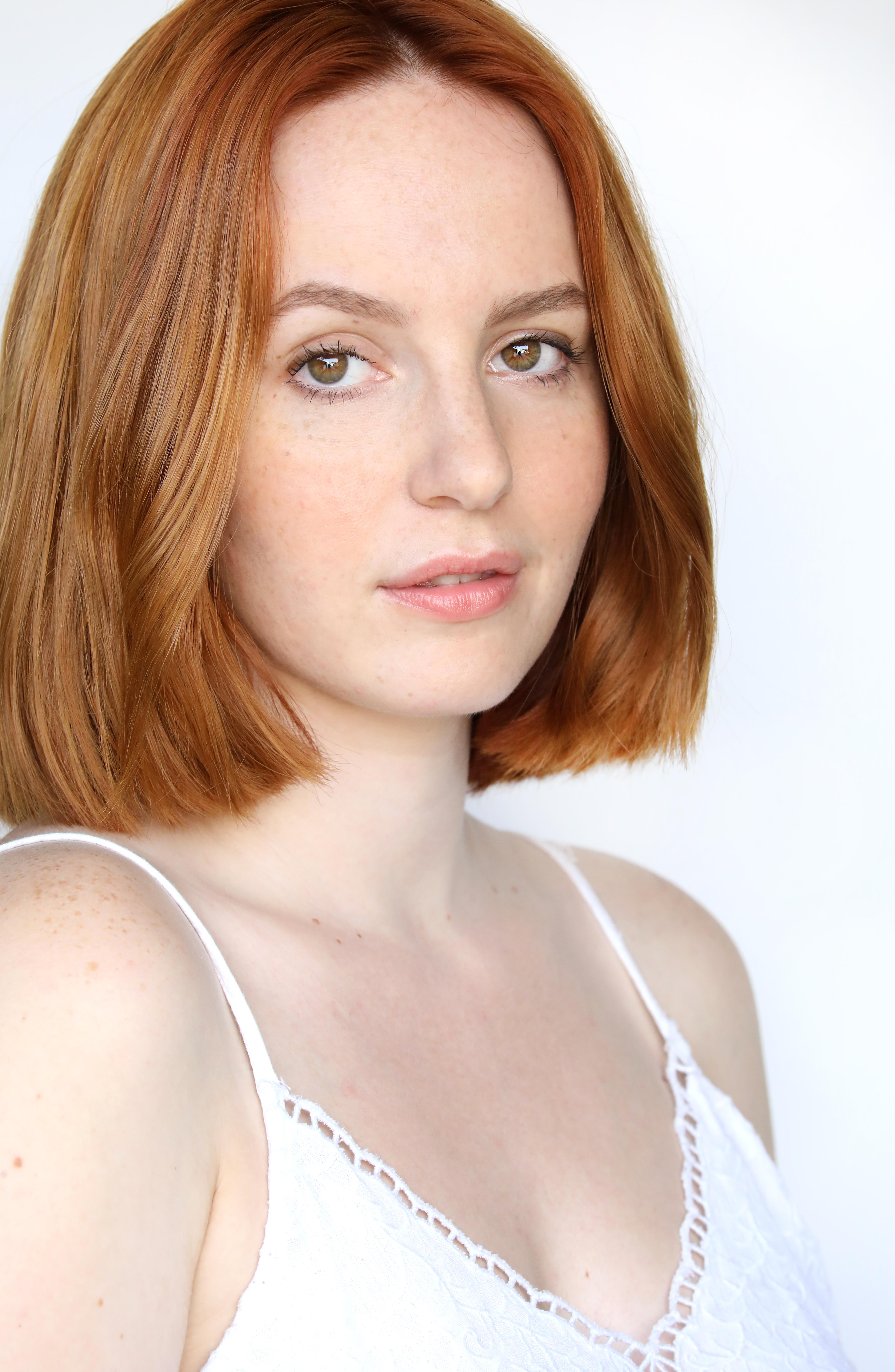 actor Mandalynn Carlson large photo