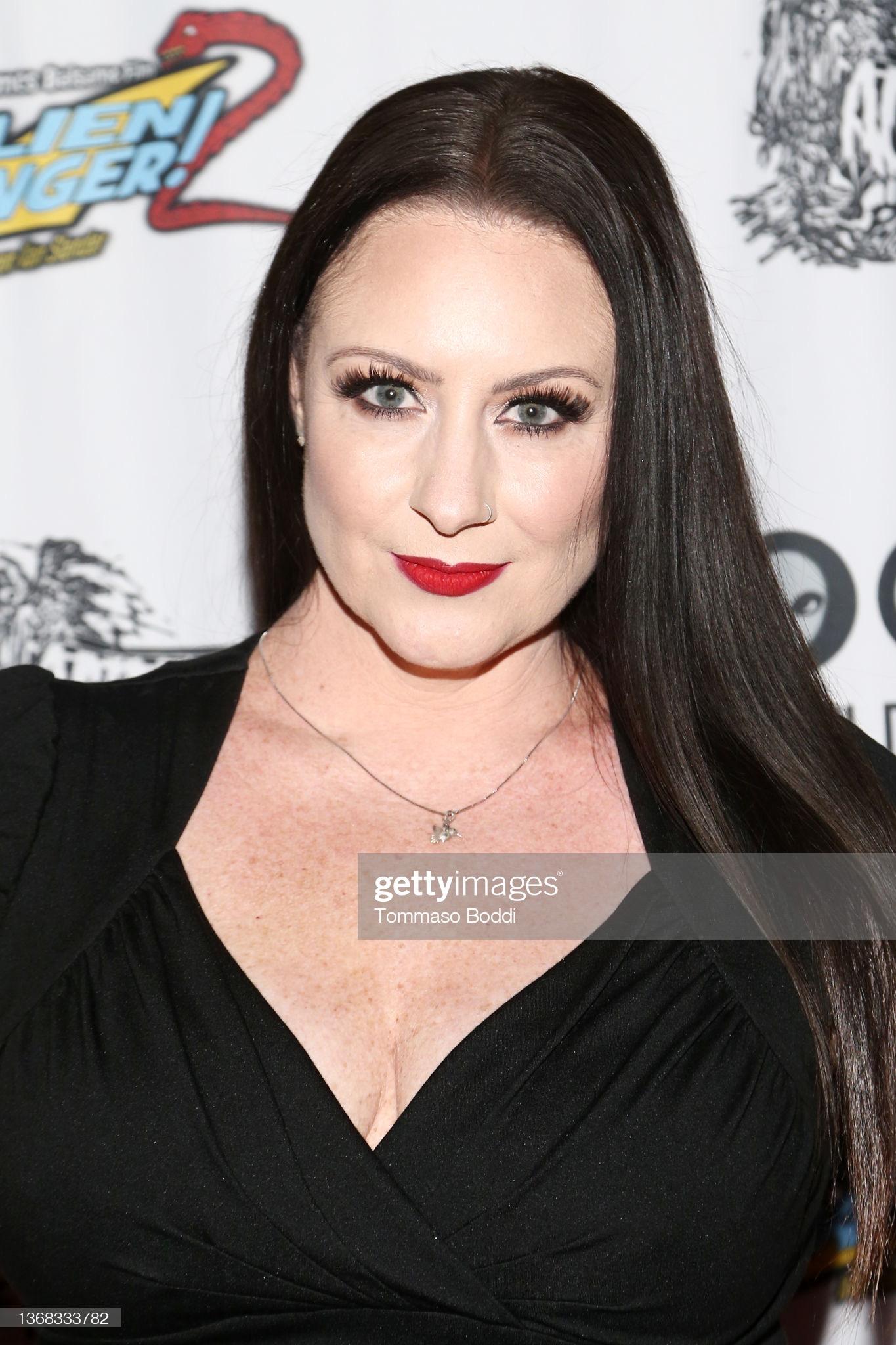 actor Jennifer Nangle large photo