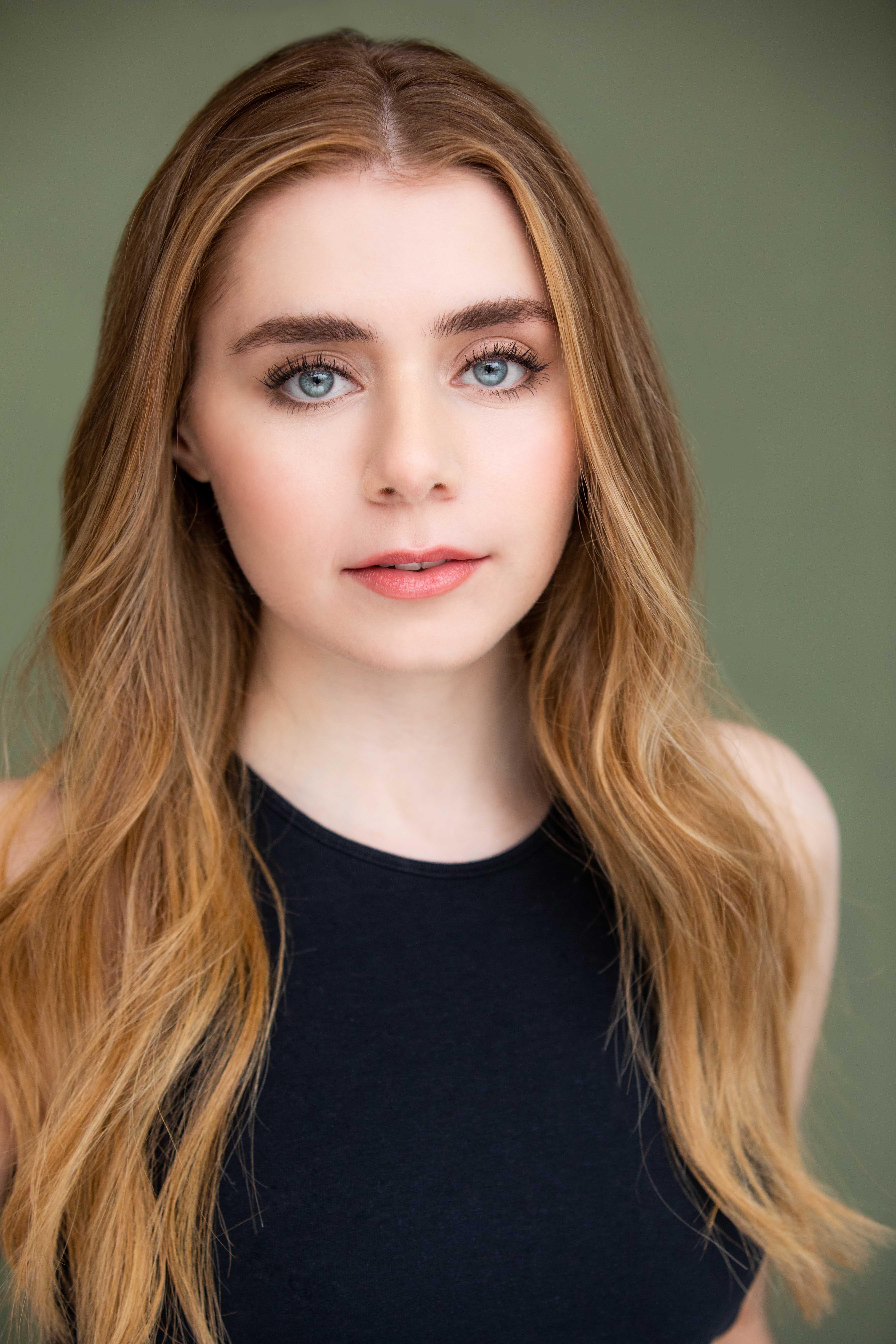 actor Rachel Resheff large photo