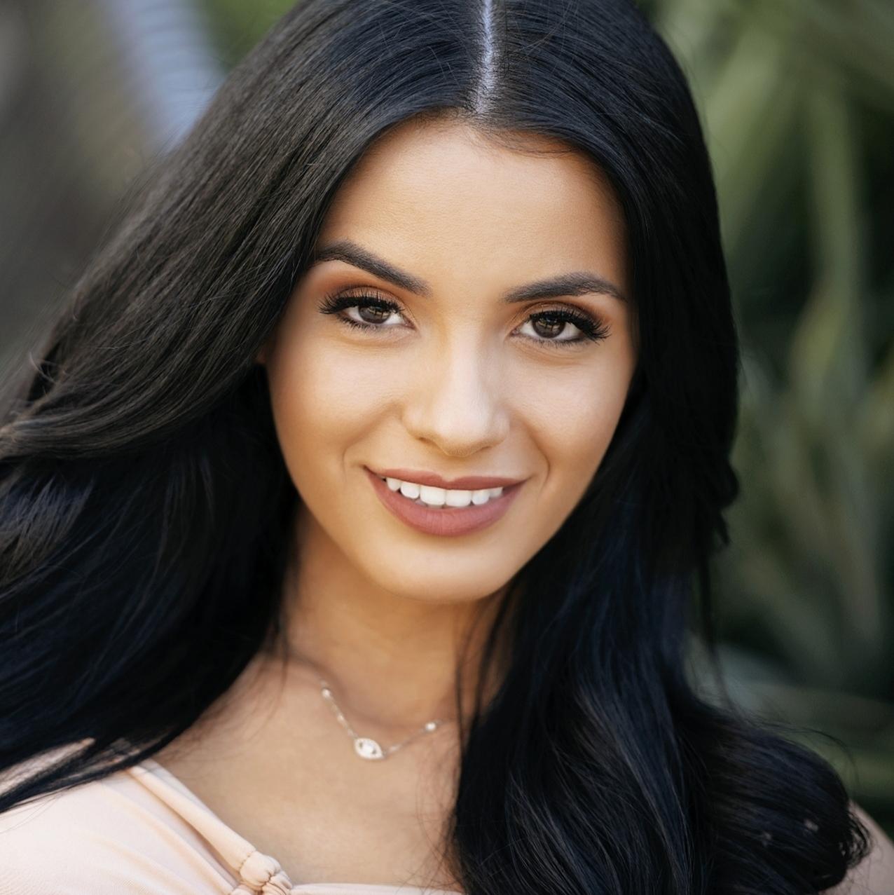 actor Paola Duque large photo