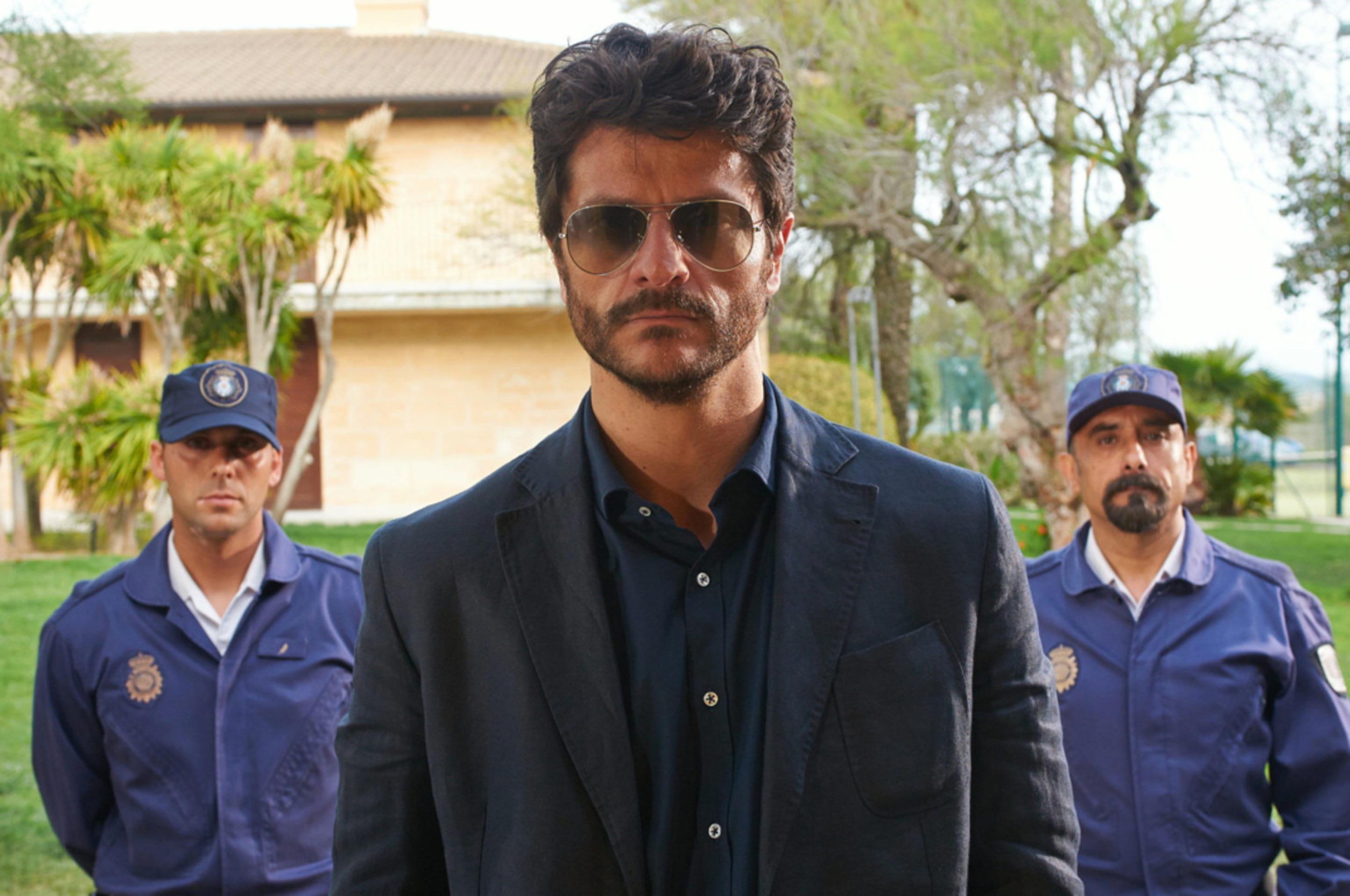 actor Joel Joan large photo