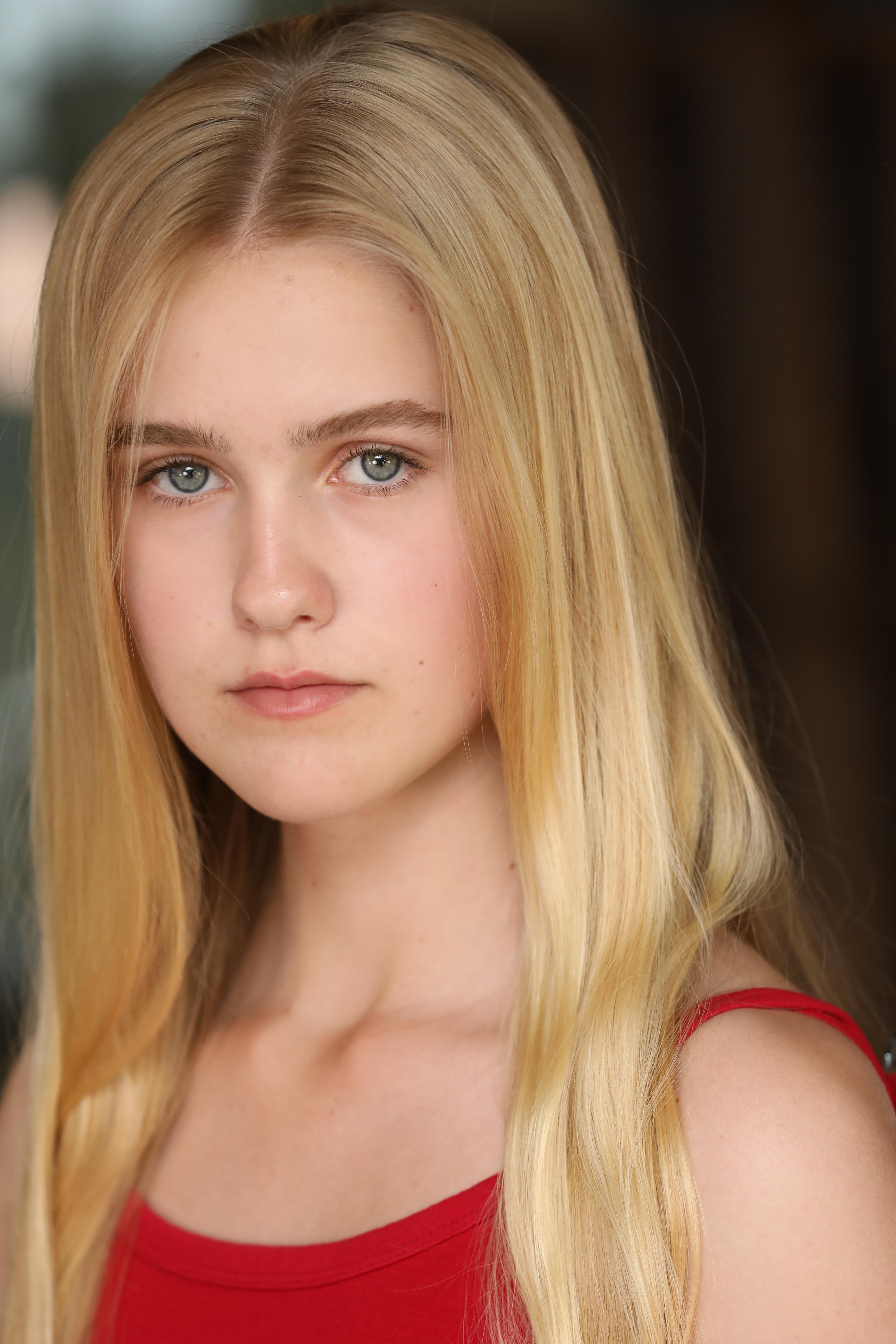 actor Eva Hauge large photo