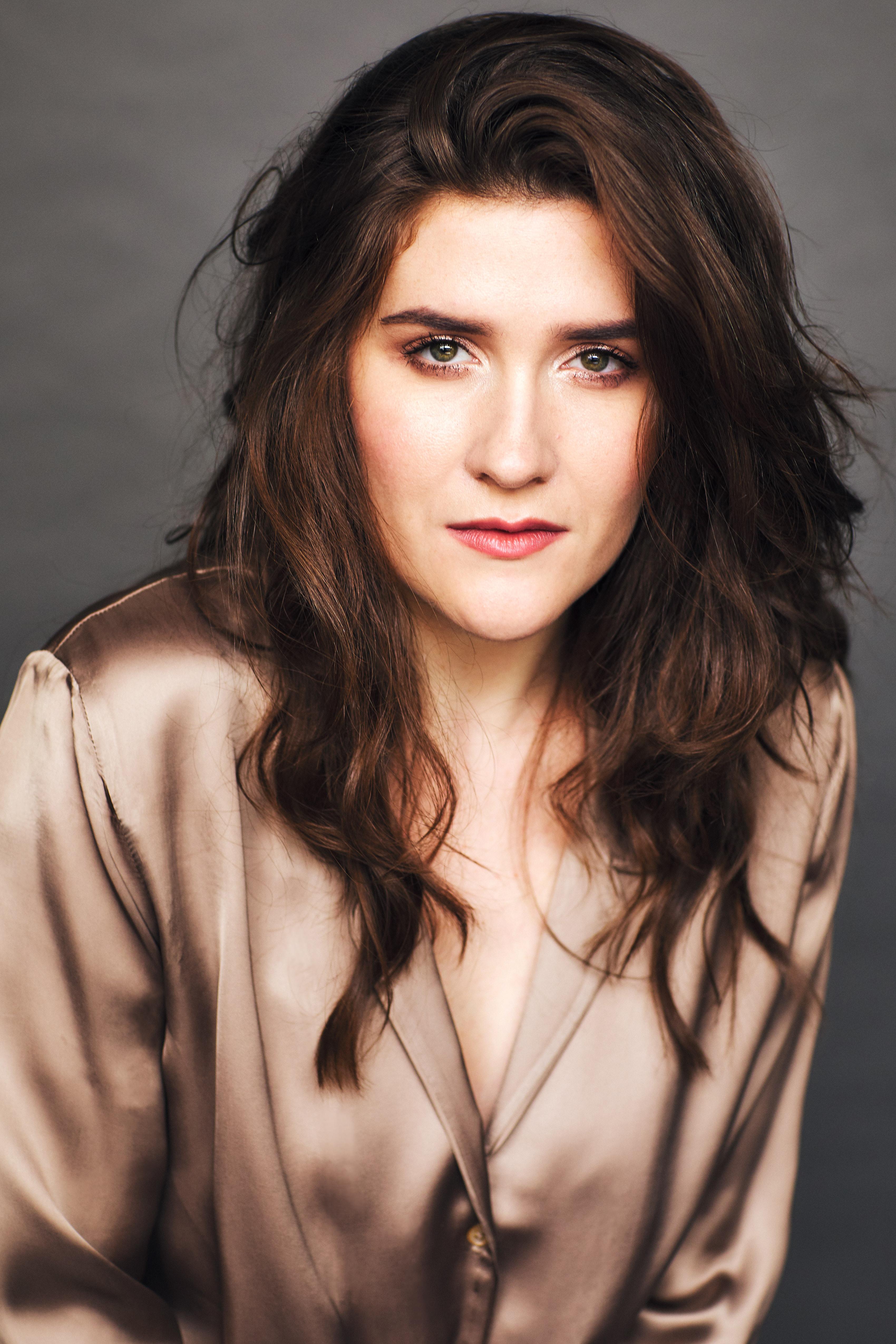 actor Julia Meadows large photo