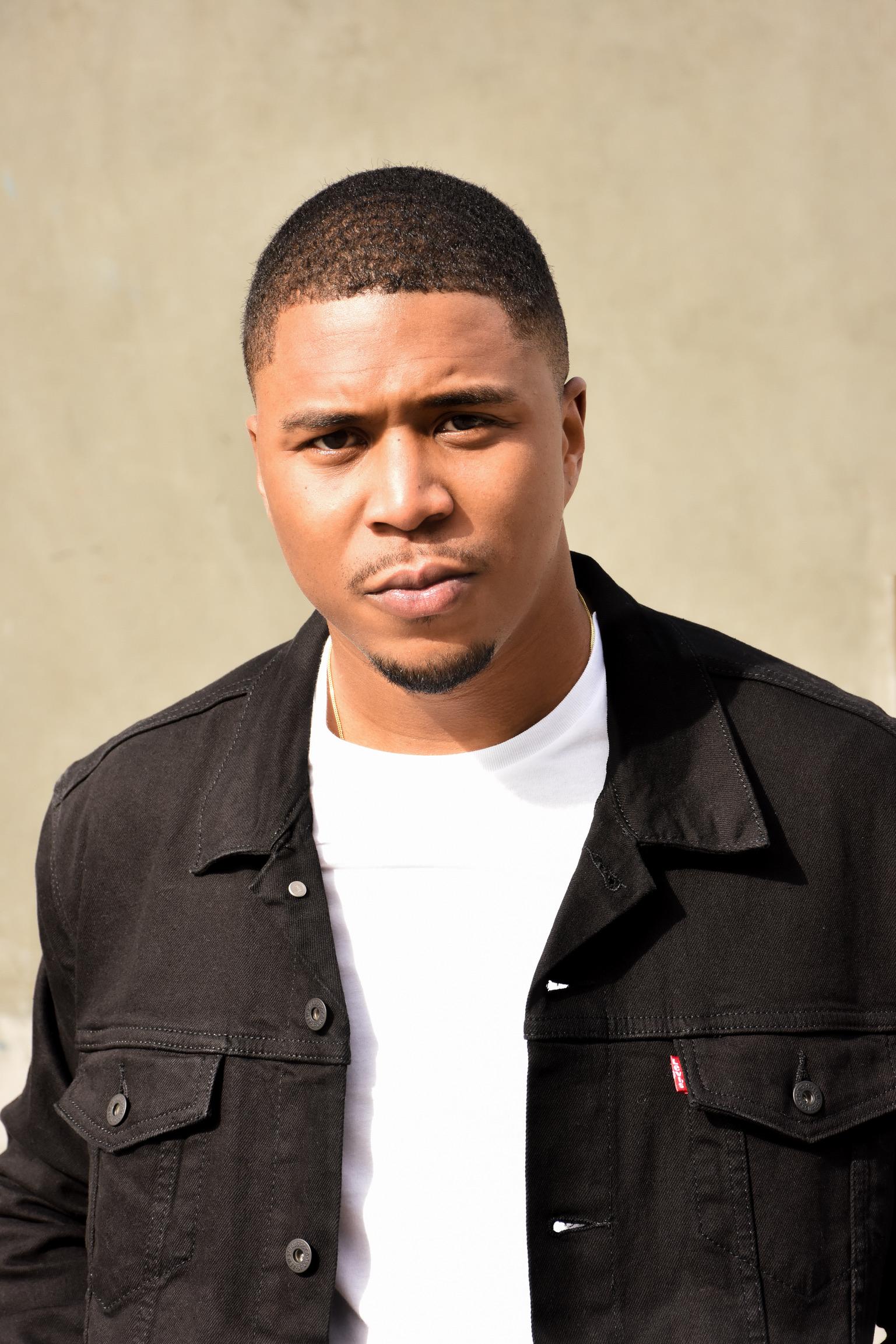 actor Glenn Bond large photo