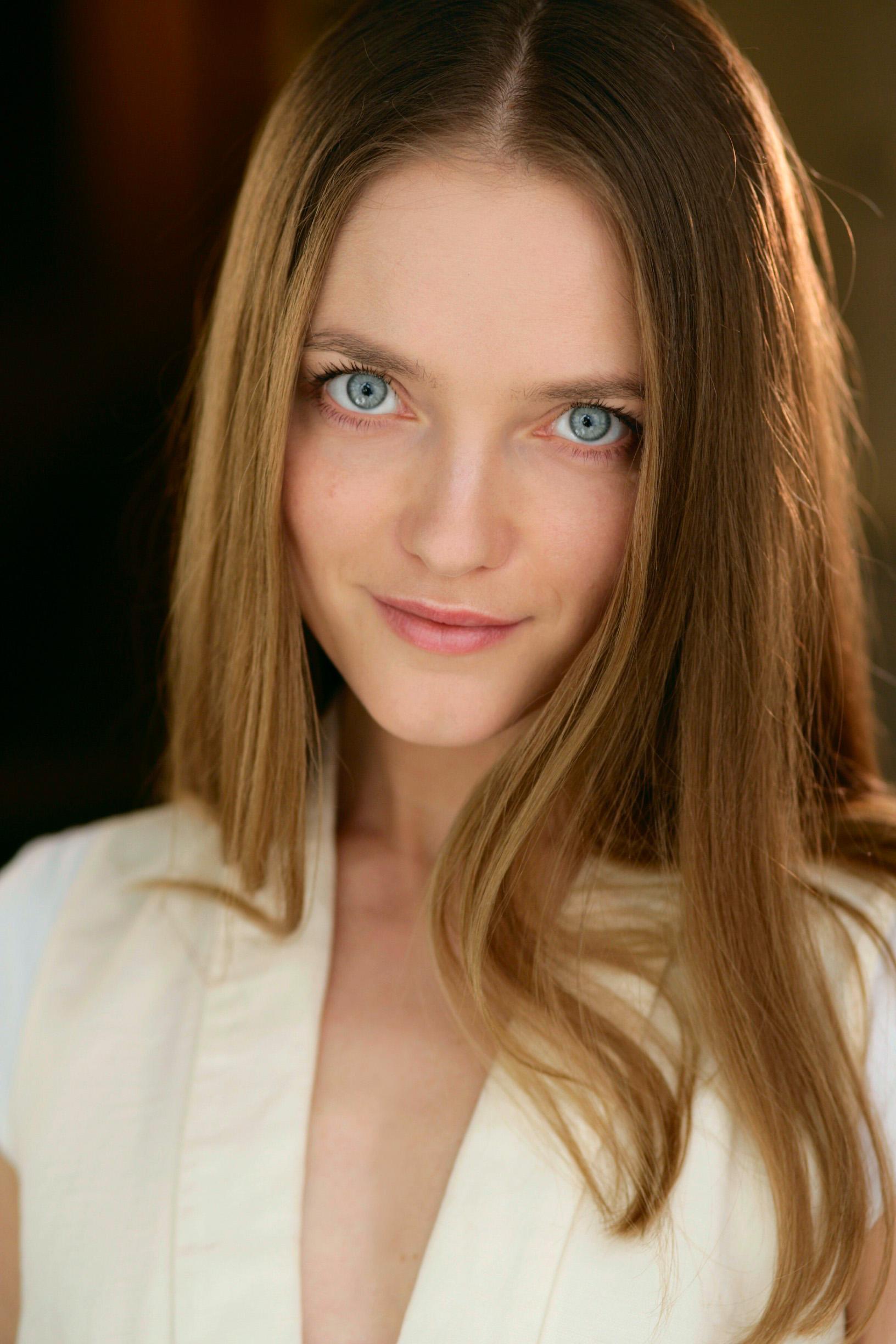 actor Vlada Roslyakova large photo