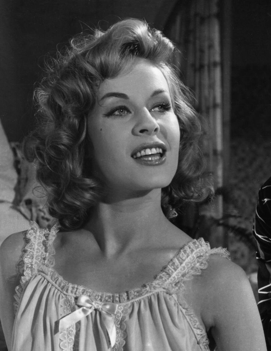 actor Cora Roberts large photo