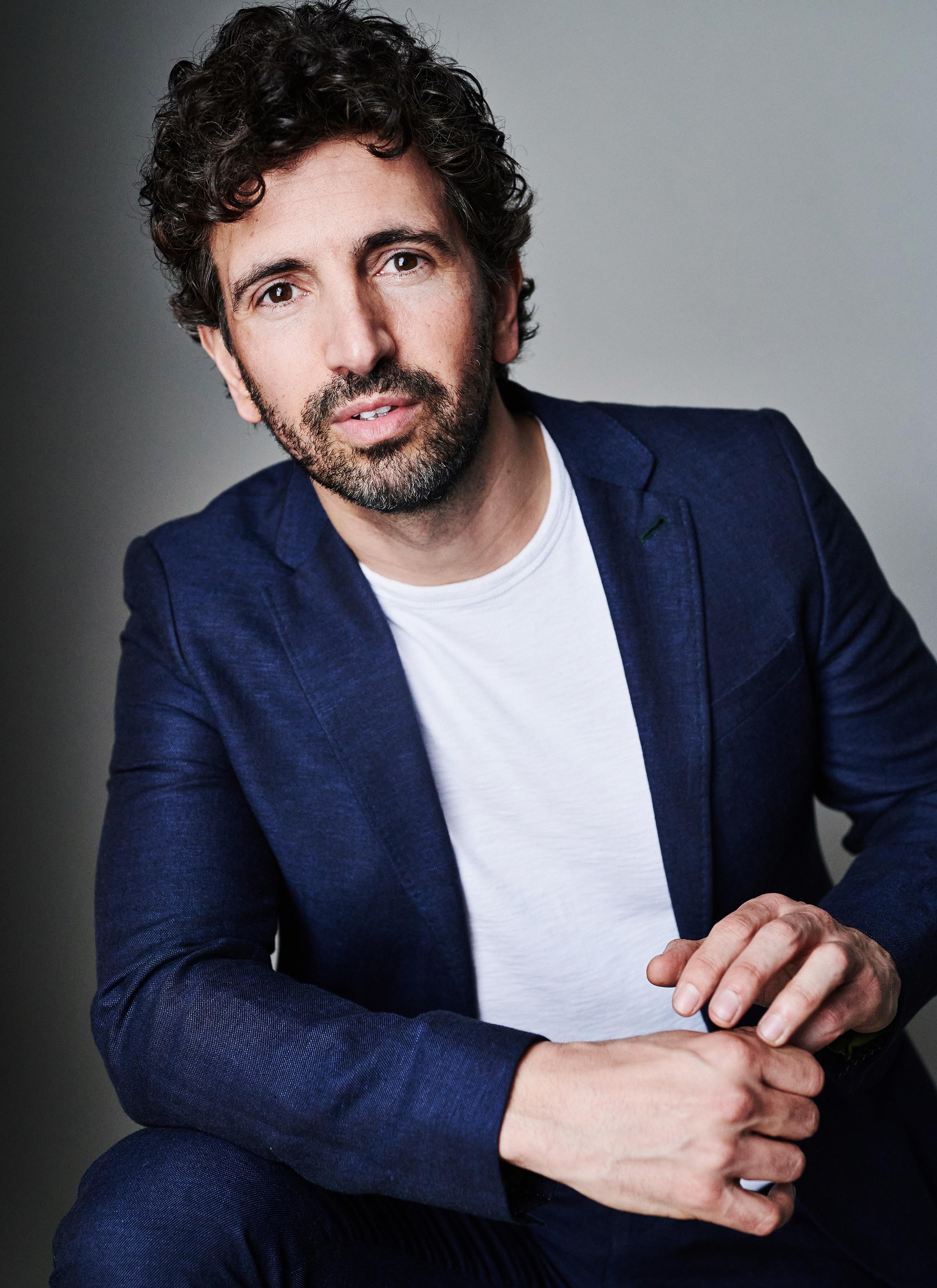 actor Greg Barnett large photo