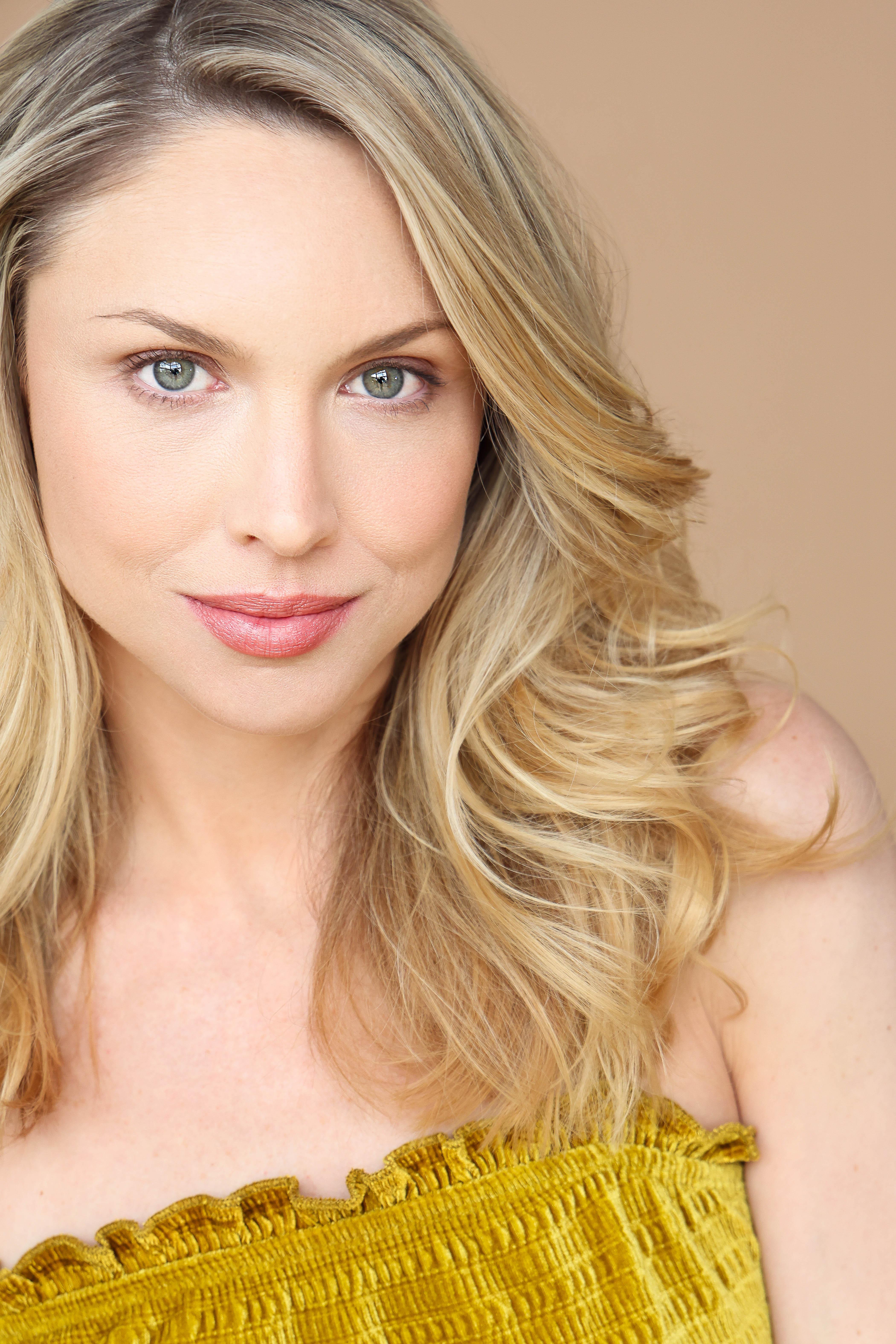 actor Erica Eynon large photo